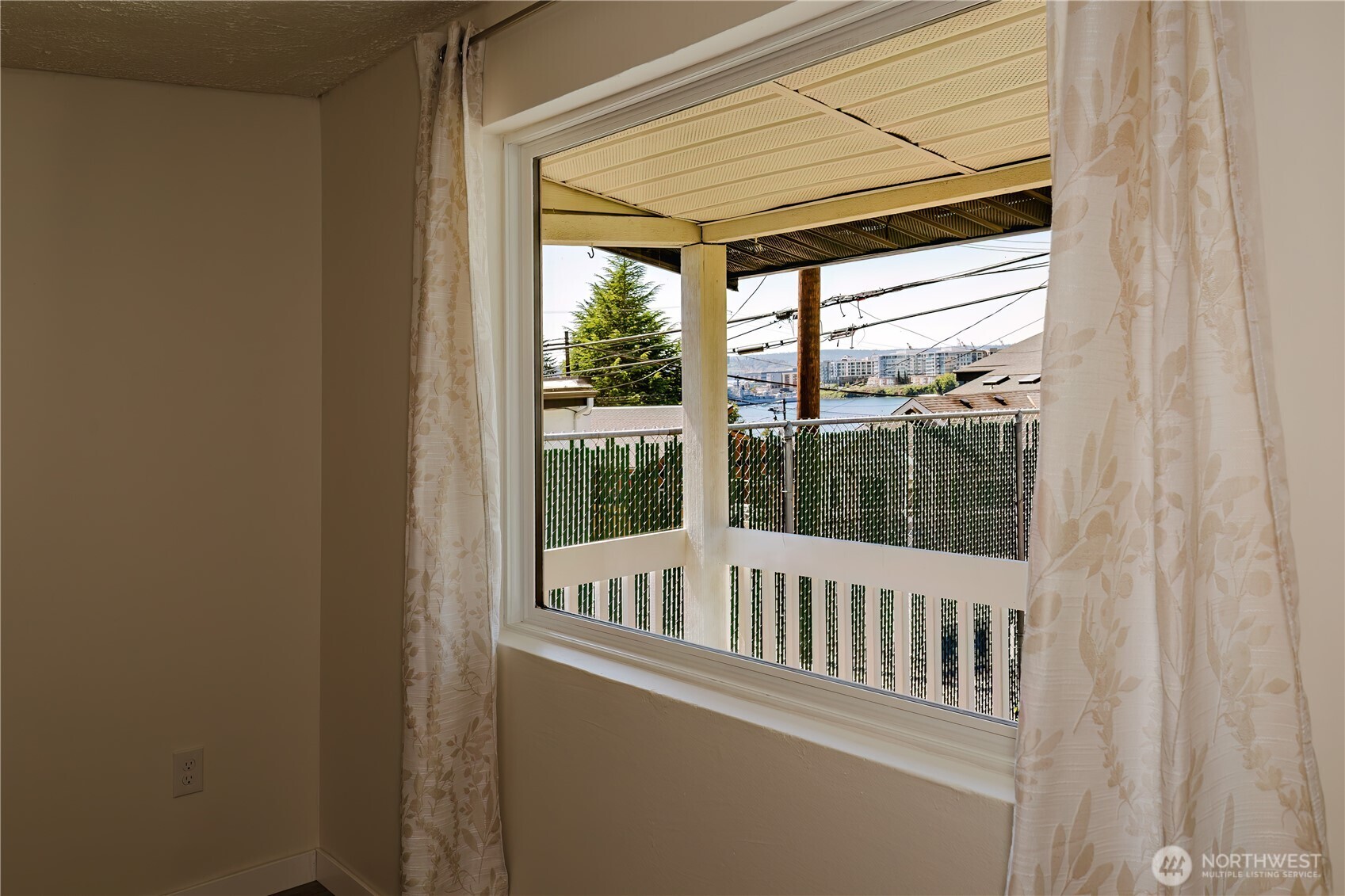 1112 Perry Avenue Property Photo 10