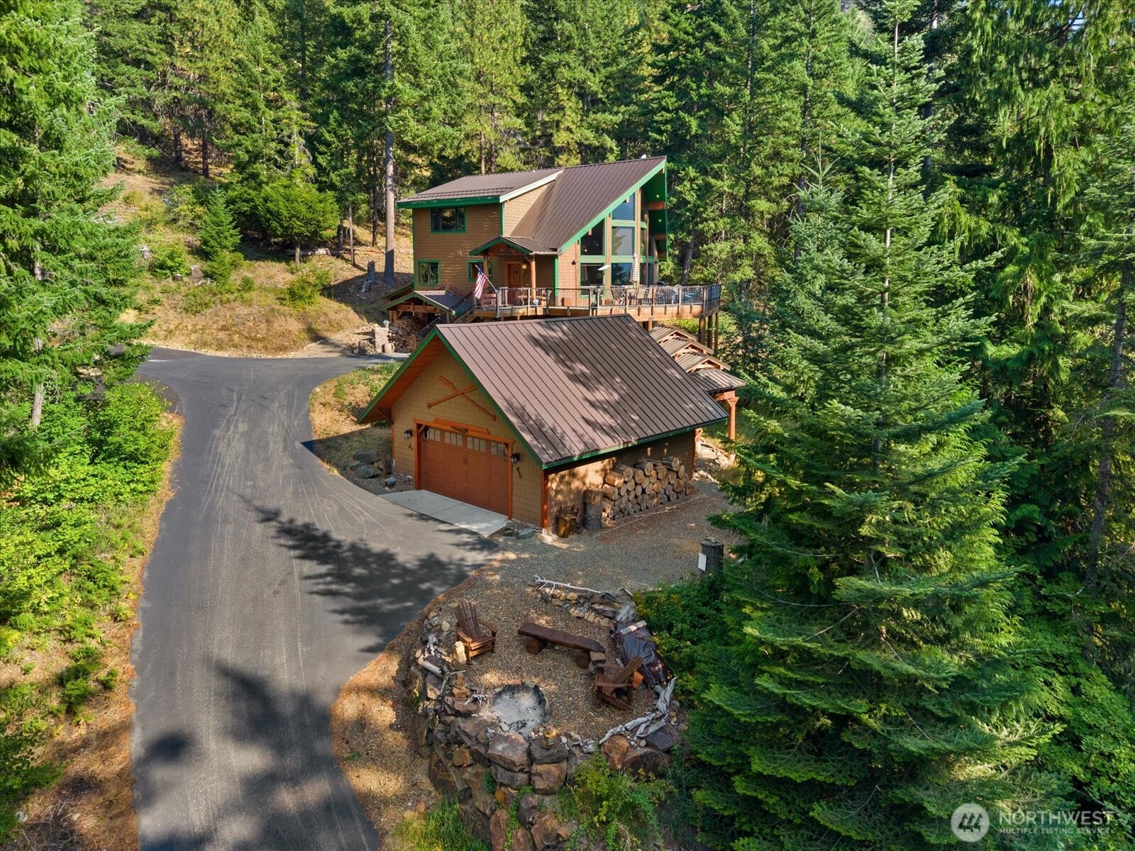 301 Carillon Cove Drive Property Photo 2