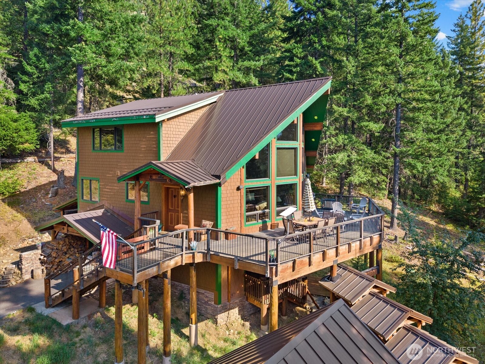 301 Carillon Cove Drive Property Photo 4