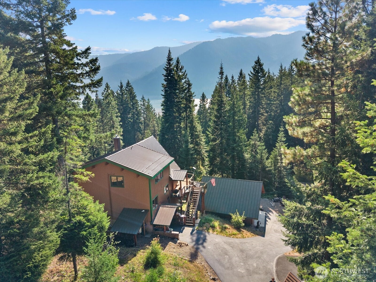 301 Carillon Cove Drive Property Photo 6