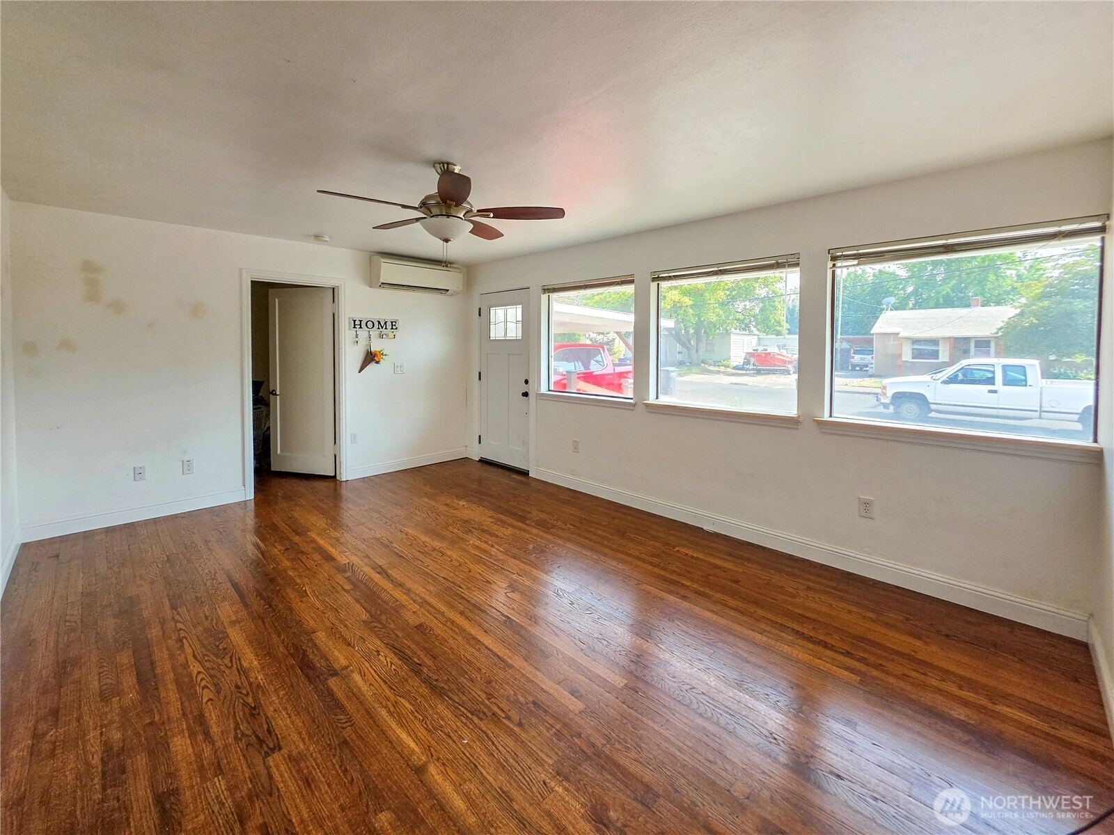 1433 Boyer Avenue Property Photo 5