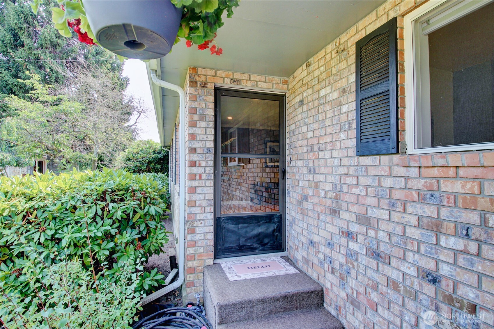 21213 Plaza Drive Property Photo 4