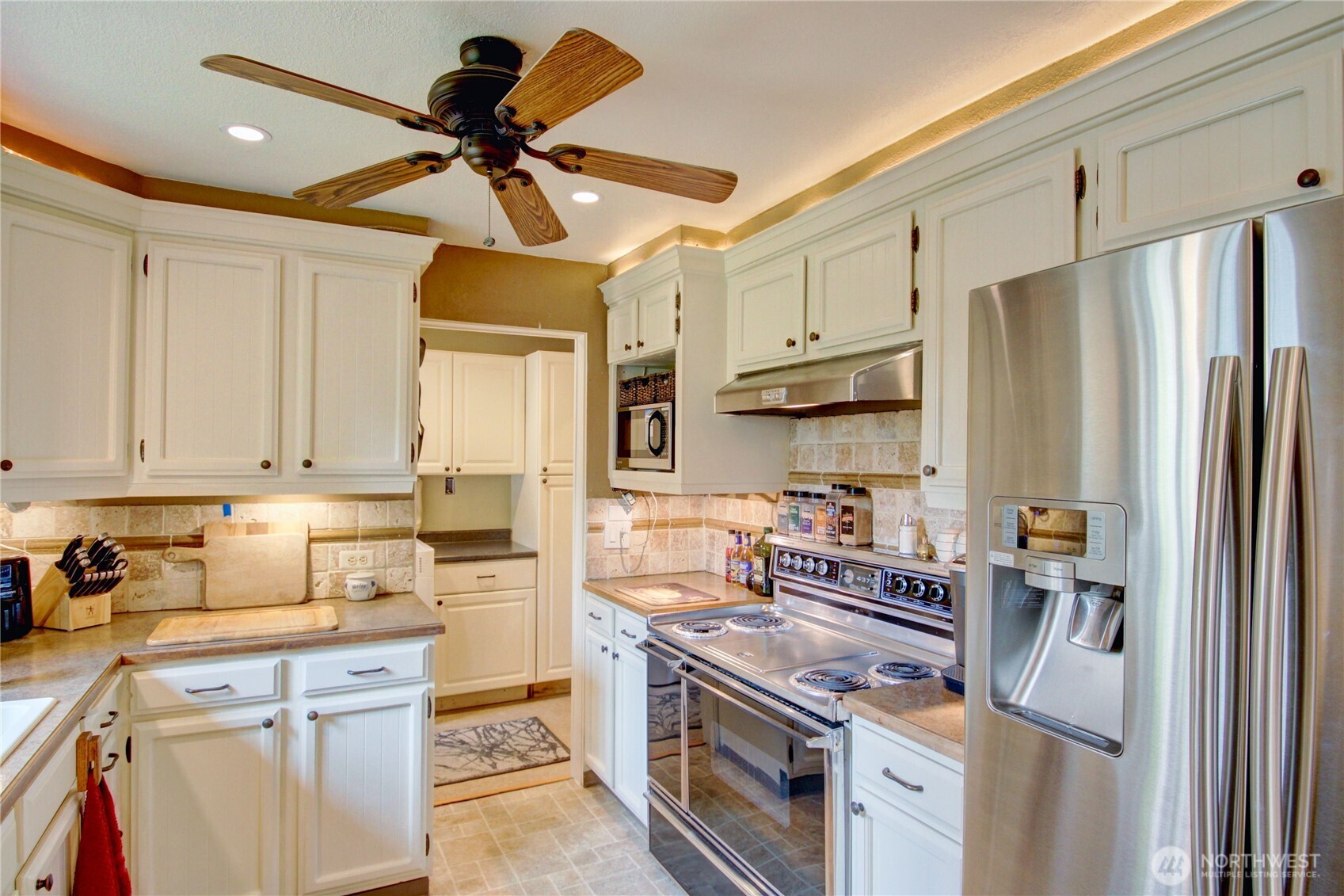 21213 Plaza Drive Property Photo 9