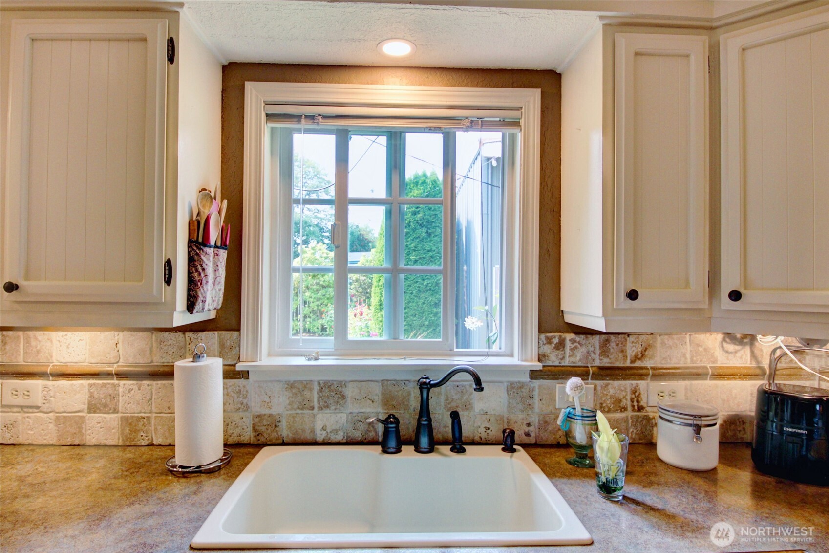 21213 Plaza Drive Property Photo 12