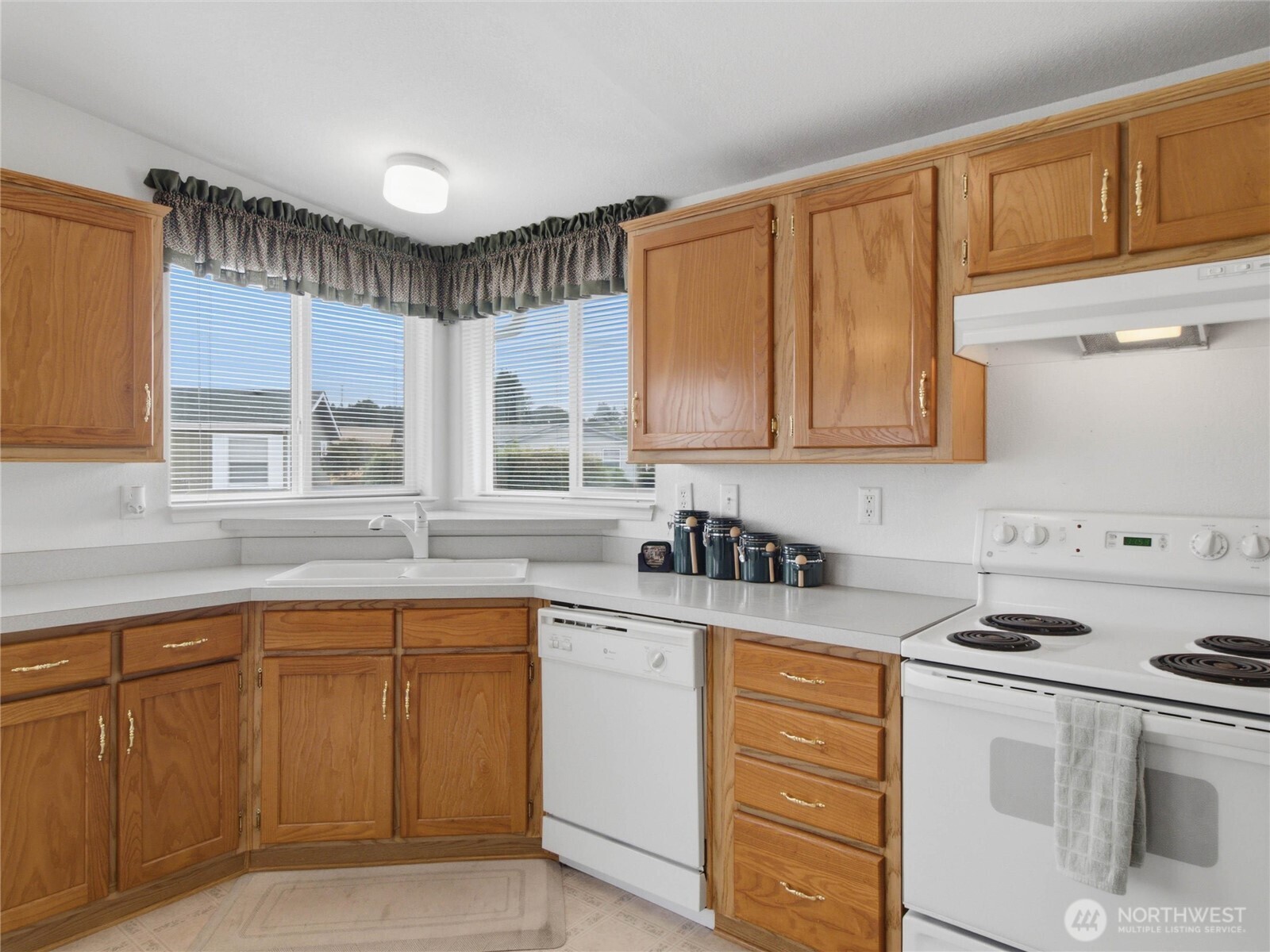 1918 Harrison Avenue 25 Property Photo 6