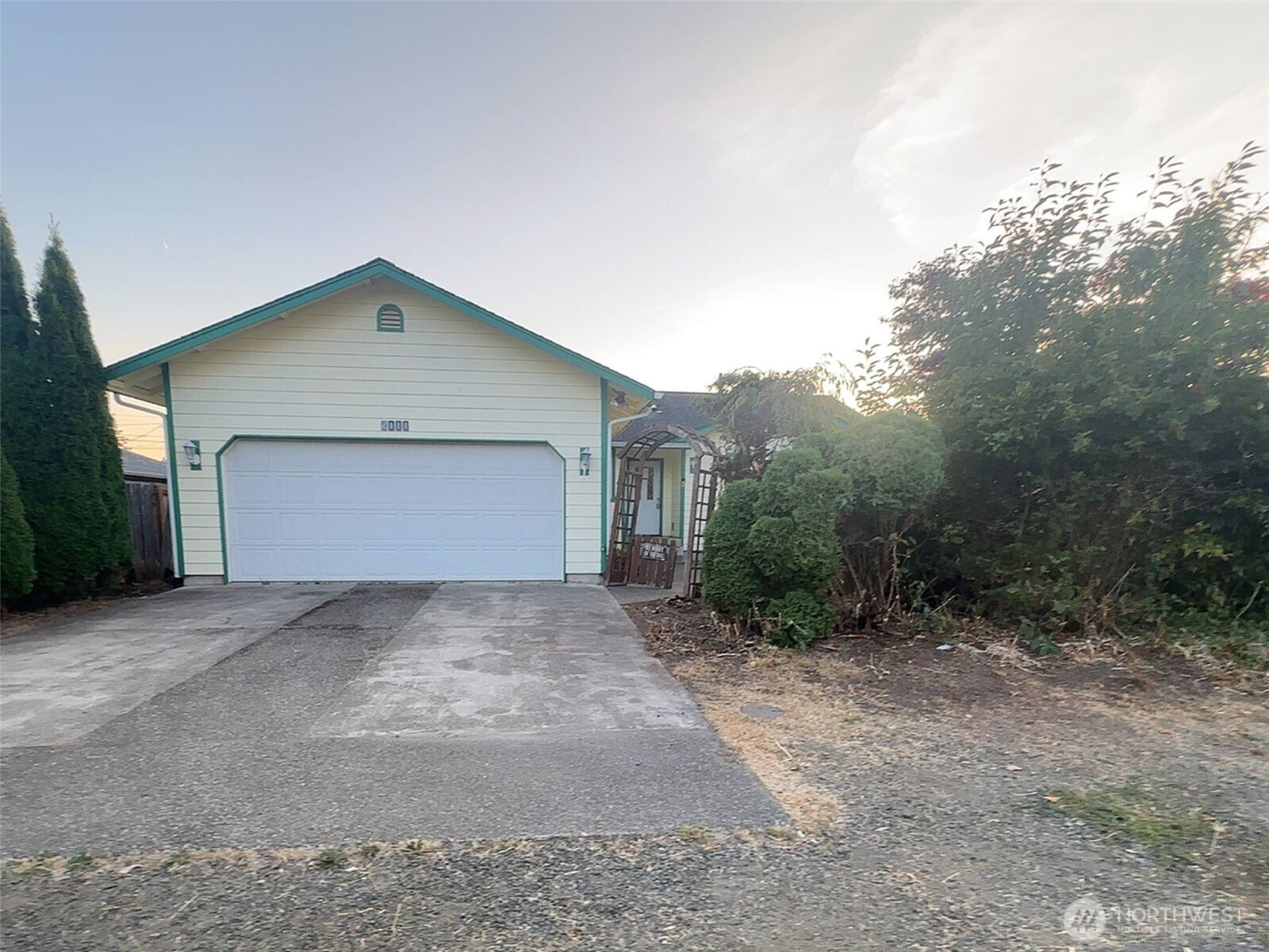 2111 Laurel St Property Photo 1