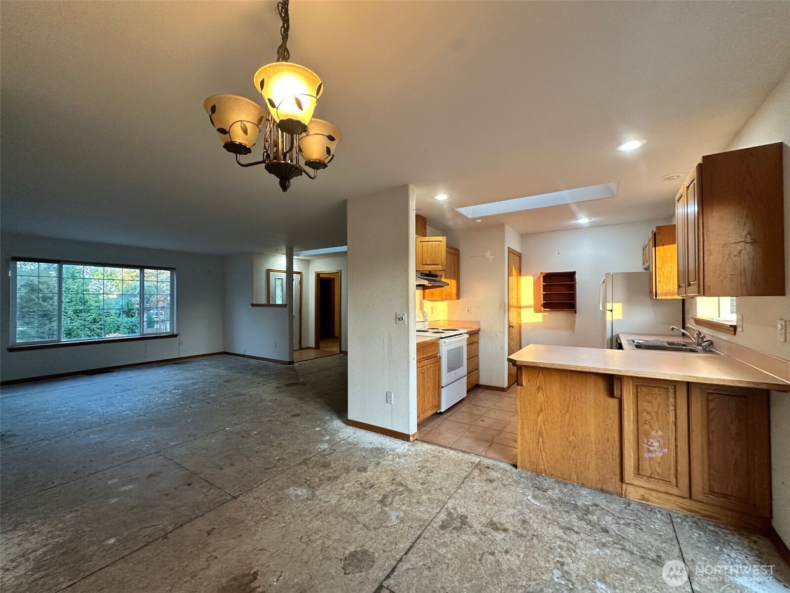 2111 Laurel St Property Photo 6