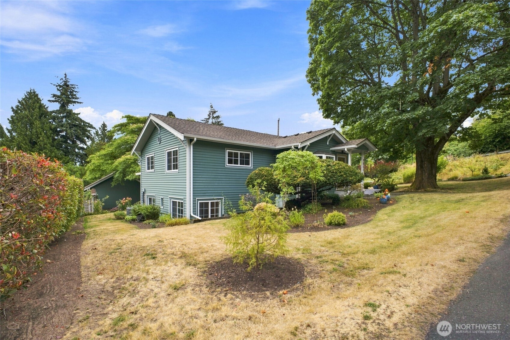 9854 Occidental Avenue Property Photo 5