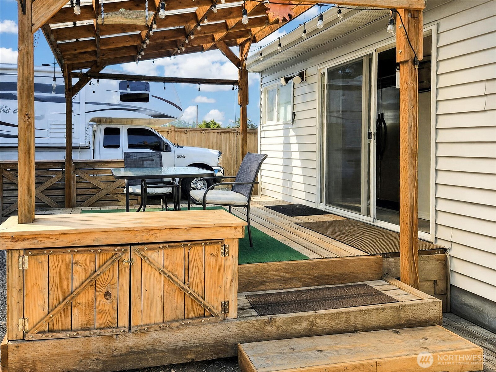 1311 N 155th Street Property Photo 9