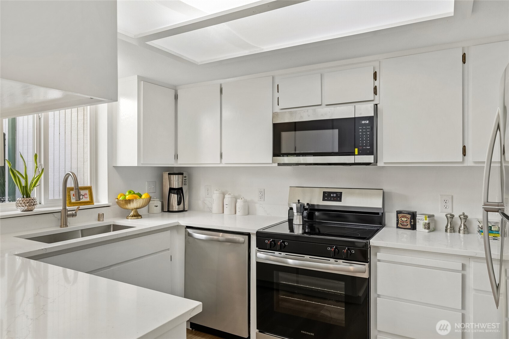 9122 11th Place Property Photo 11