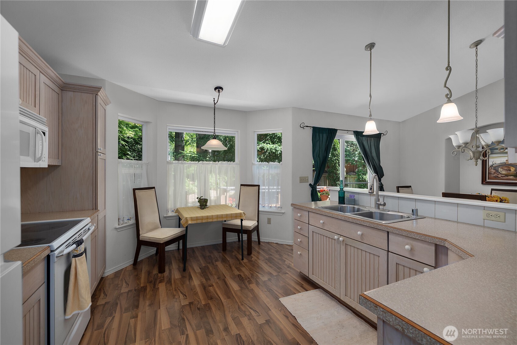 240 E Aycliffe Drive Property Photo 3