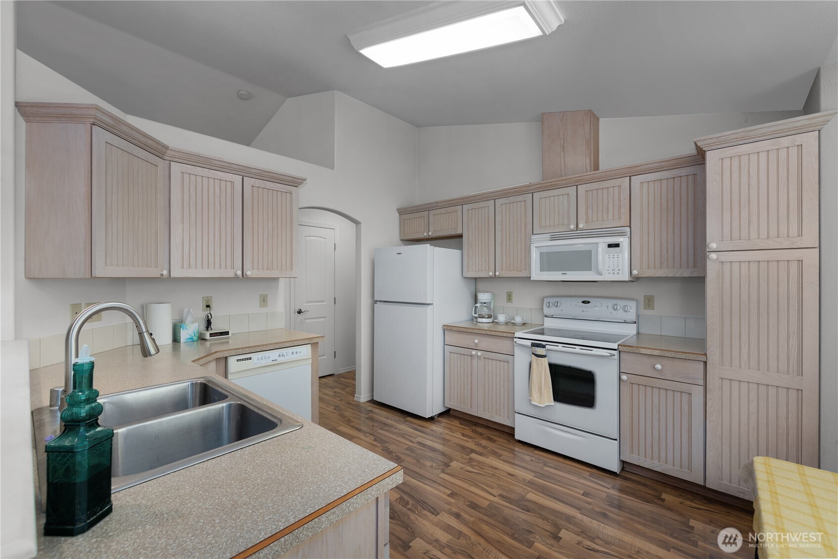 240 E Aycliffe Drive Property Photo 4