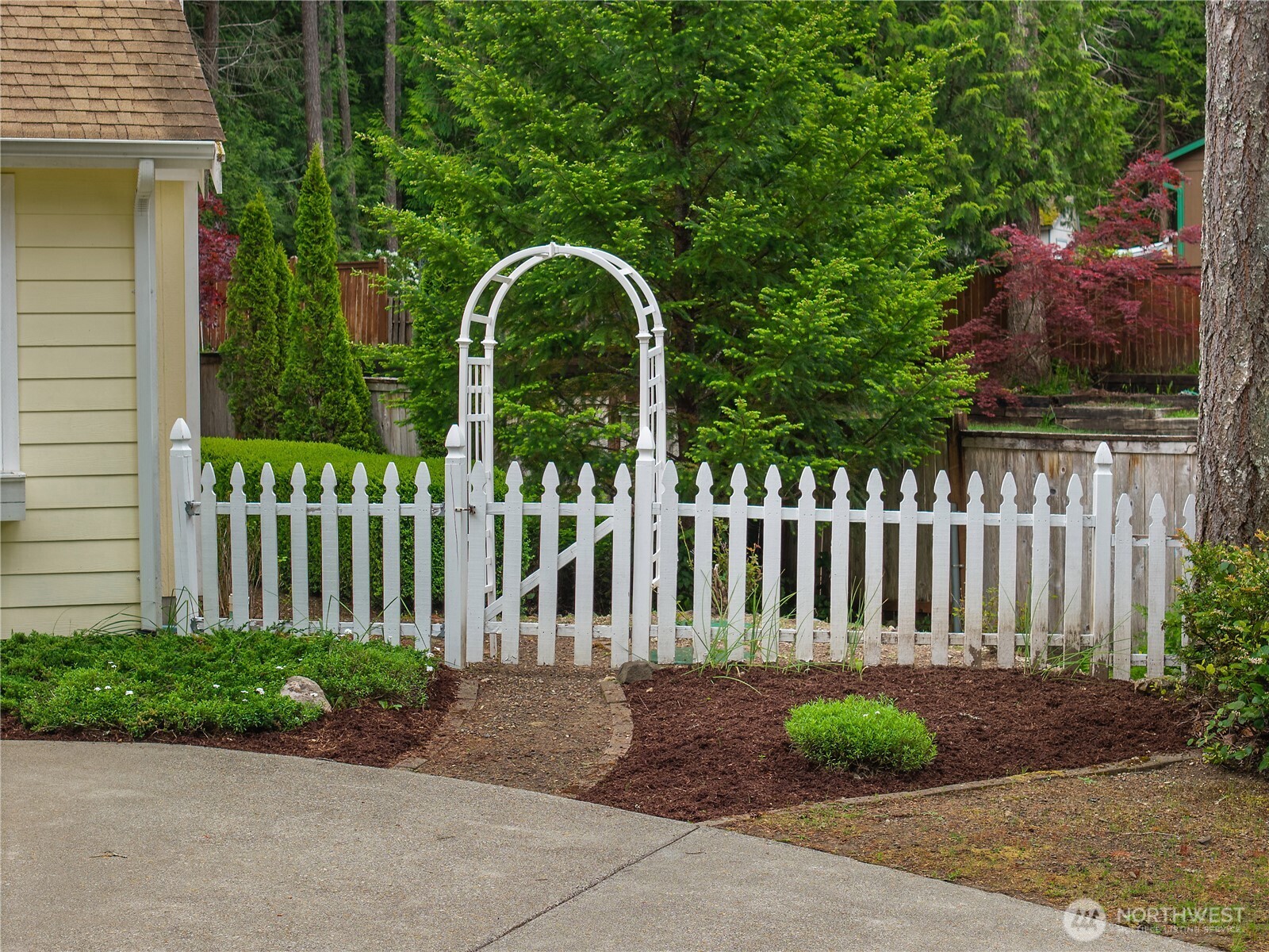 240 E Aycliffe Drive Property Photo 18