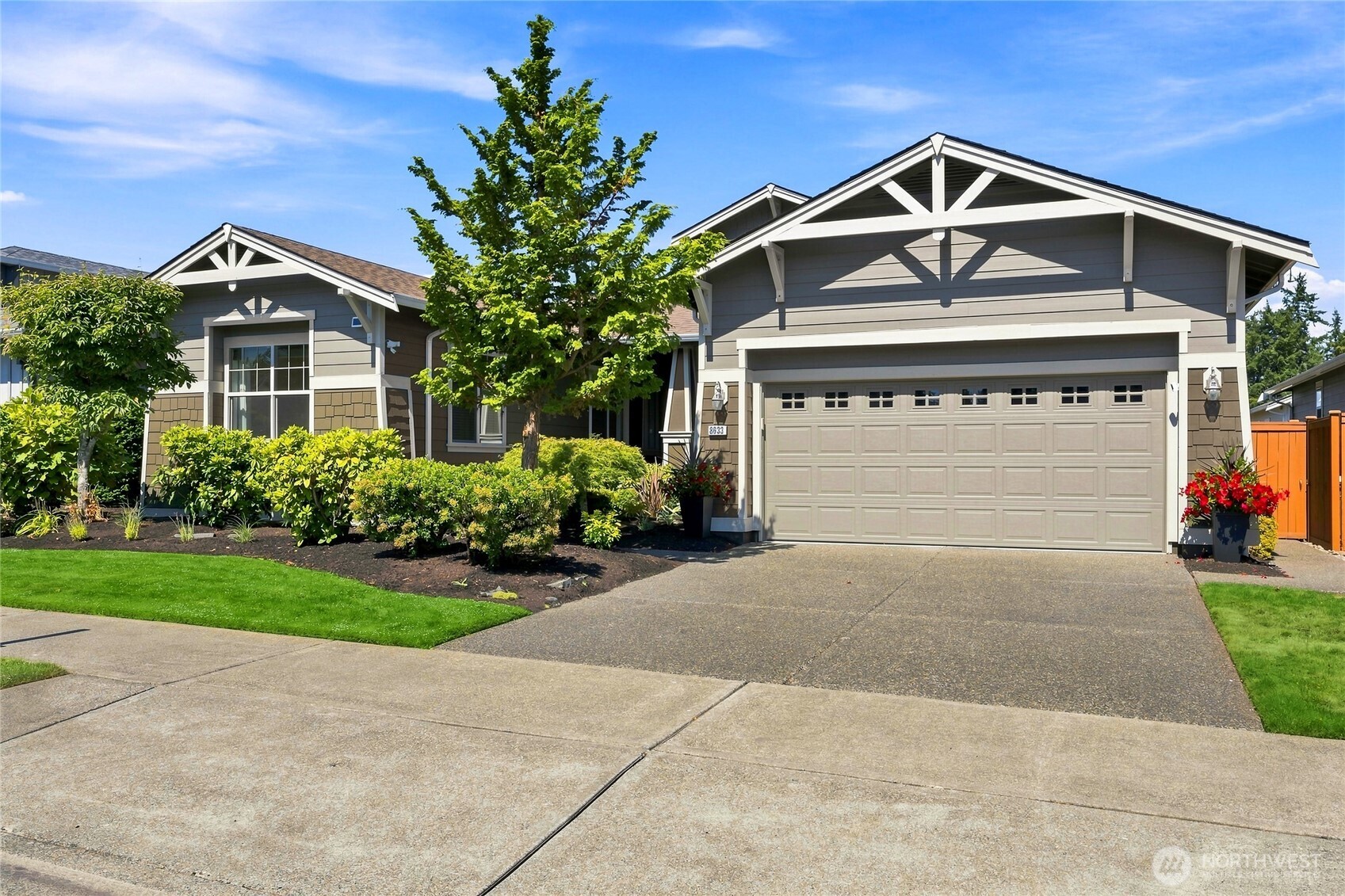 8633 Bainbridge Loop Property Photo 2