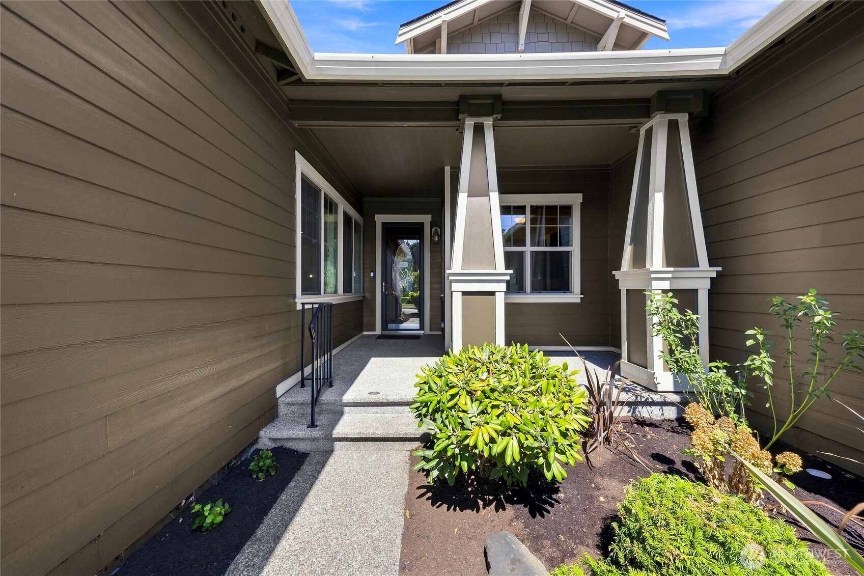 8633 Bainbridge Loop Property Photo 3