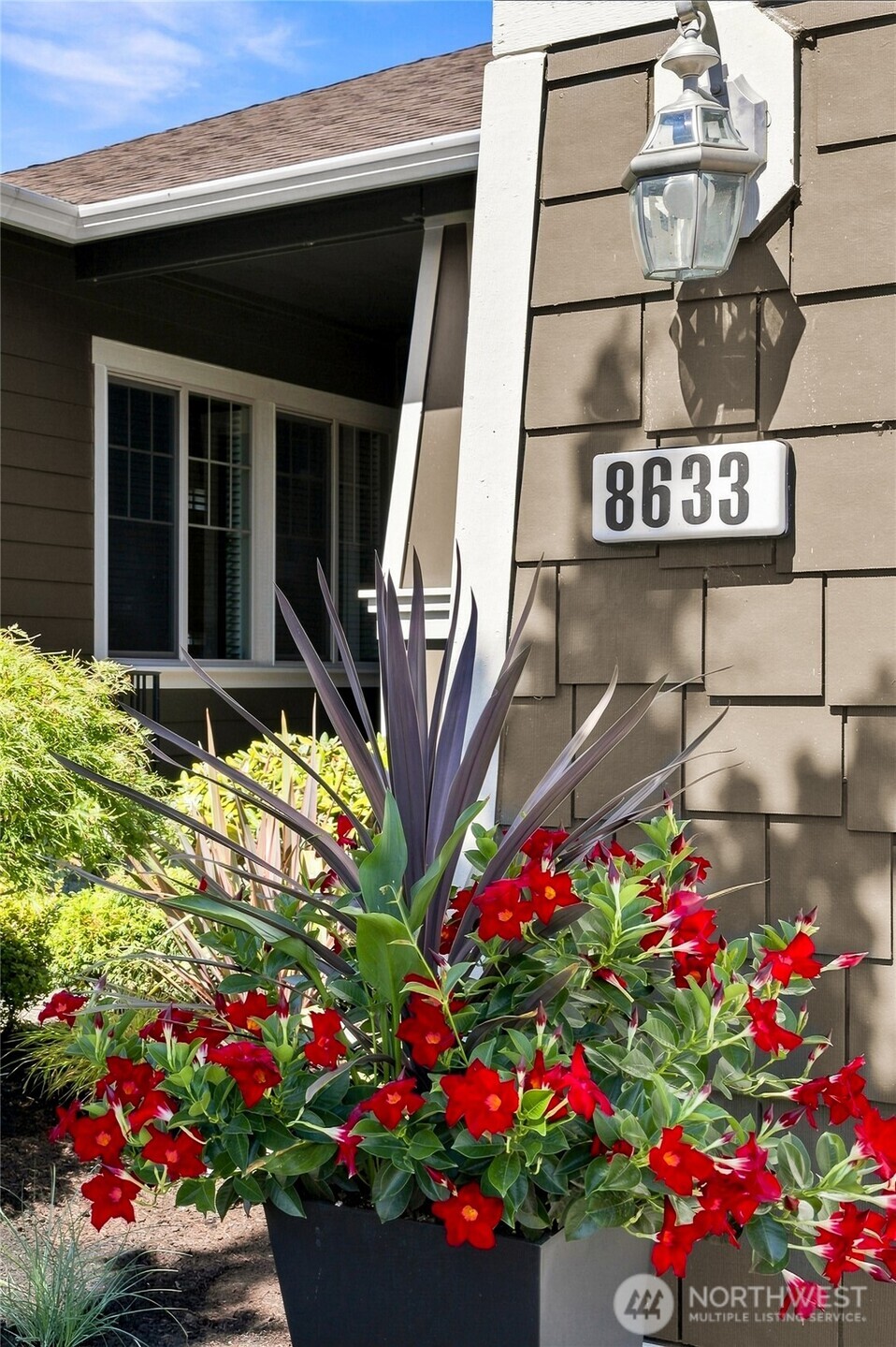 8633 Bainbridge Loop Property Photo 4