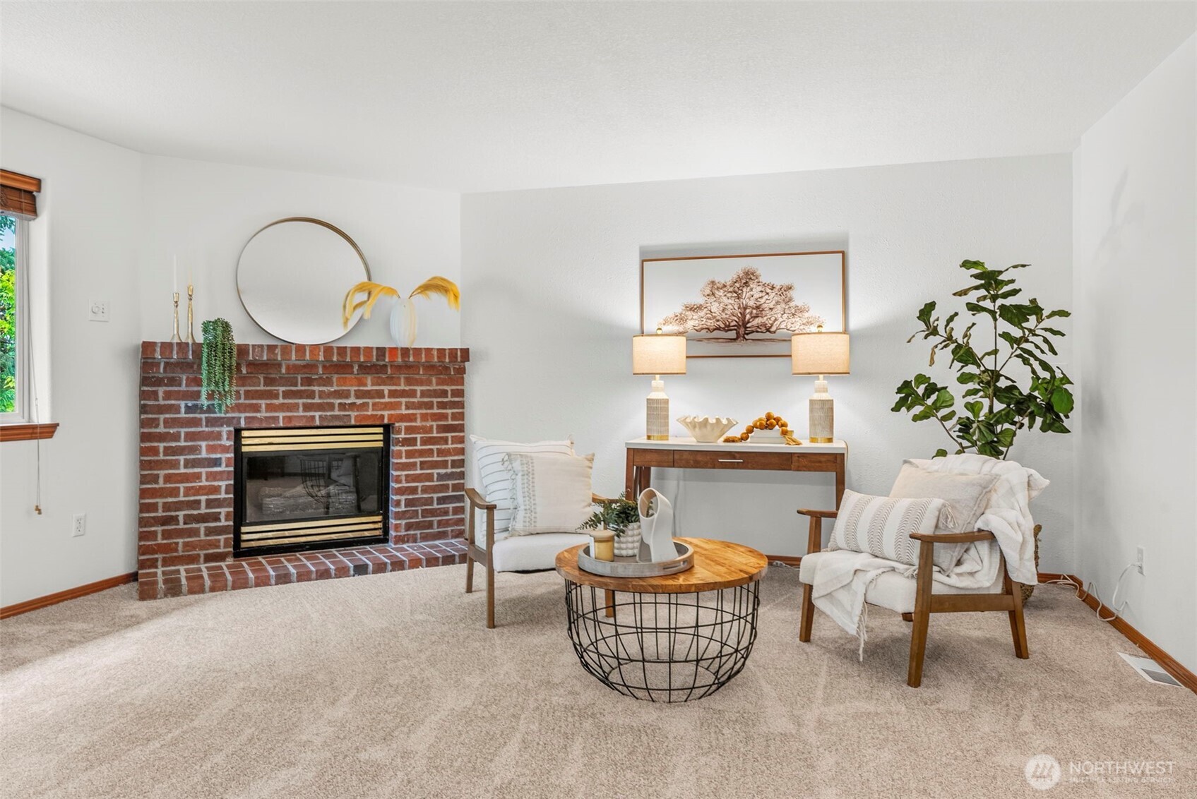 1247 E Pioneer Loop Property Photo 6