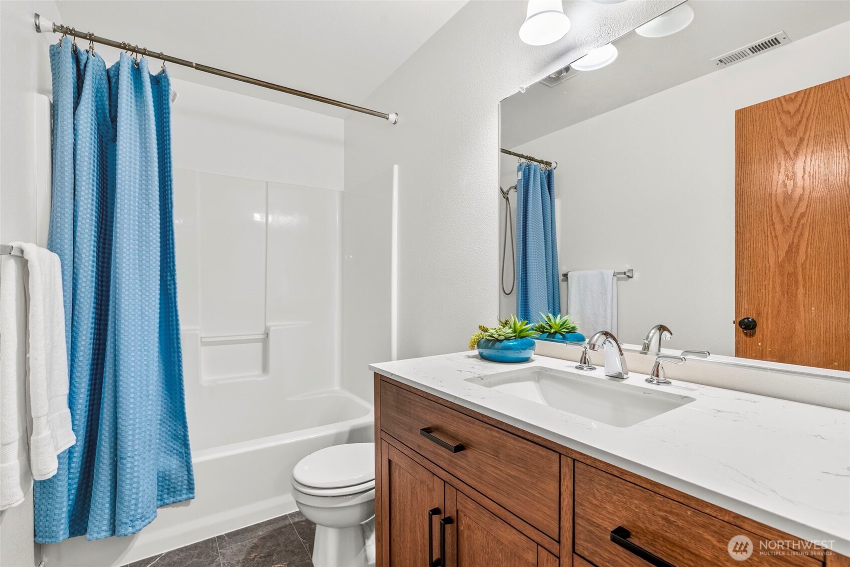 1247 E Pioneer Loop Property Photo 14