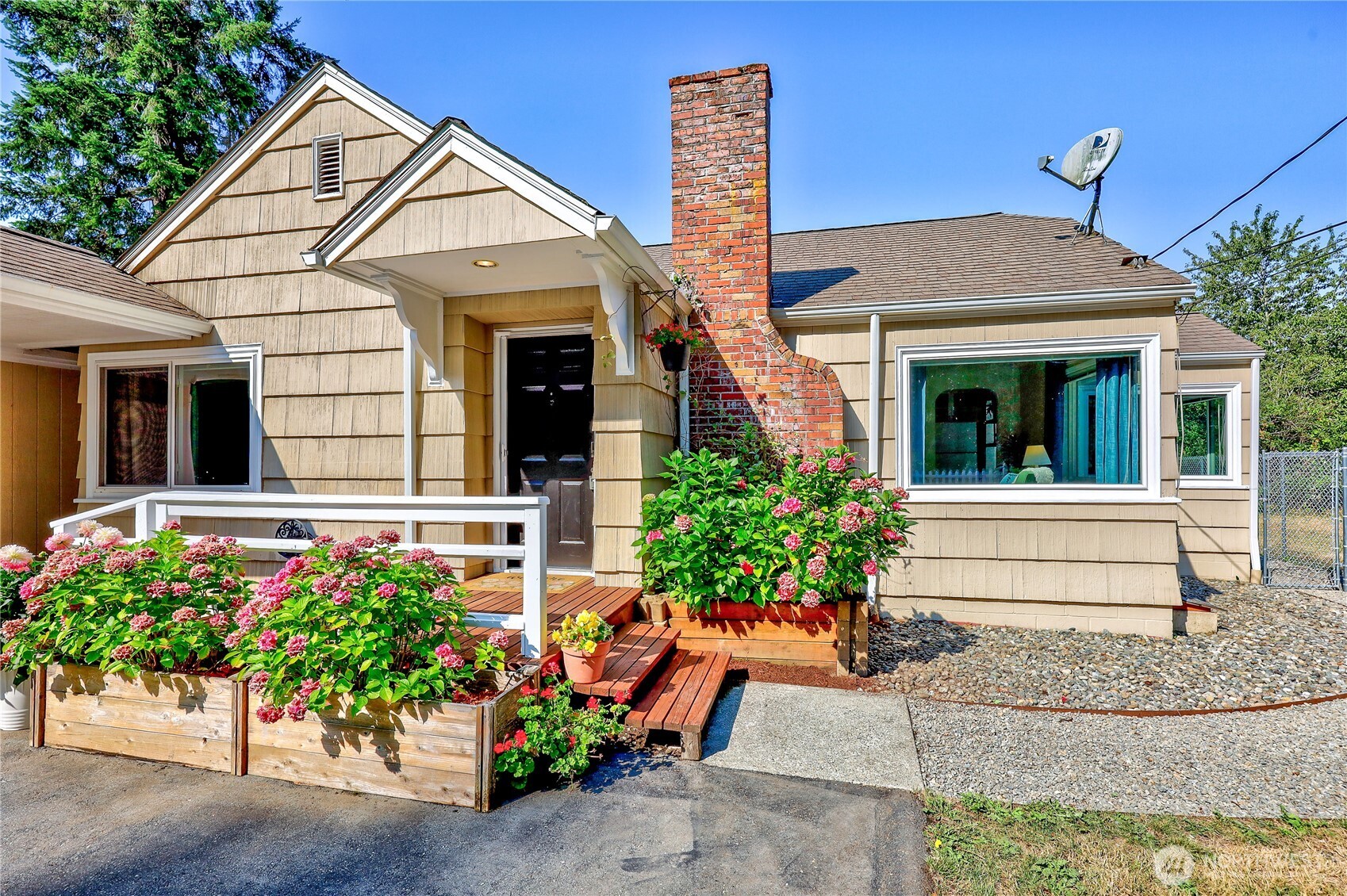 13087 Central Valley Road Property Photo 2