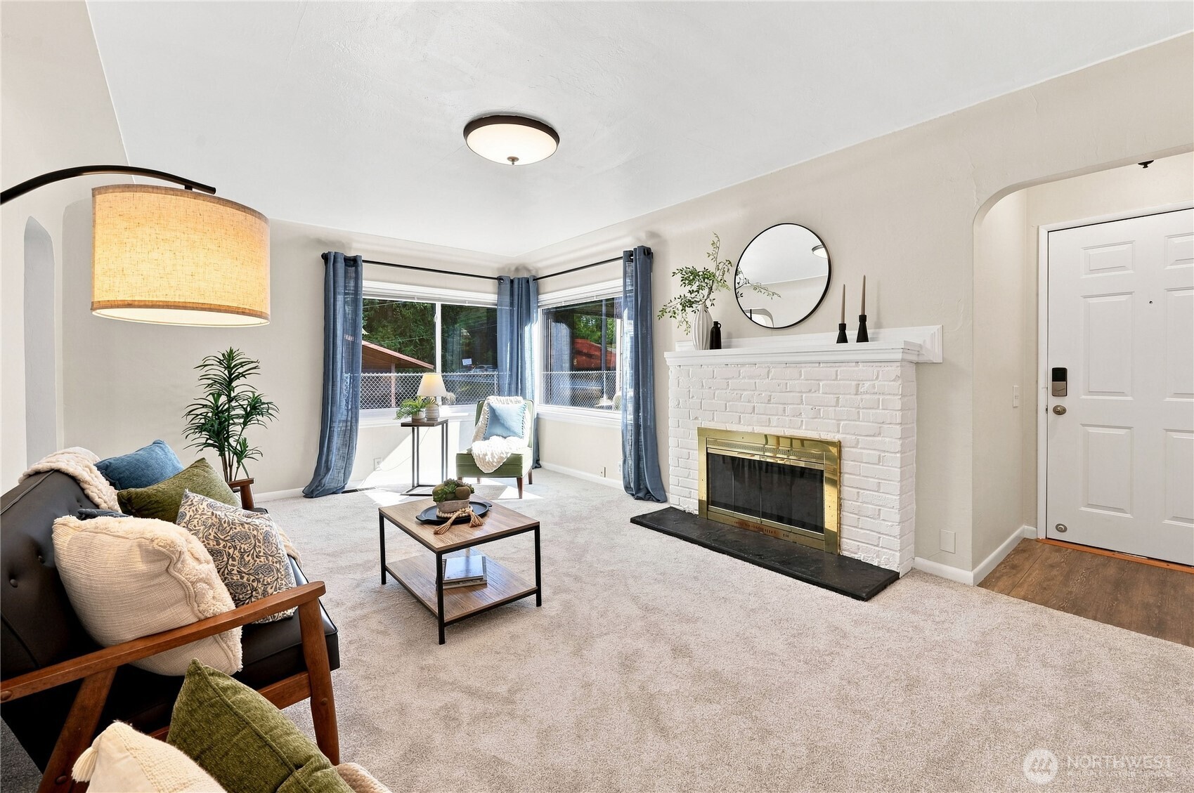 13087 Central Valley Road Property Photo 4
