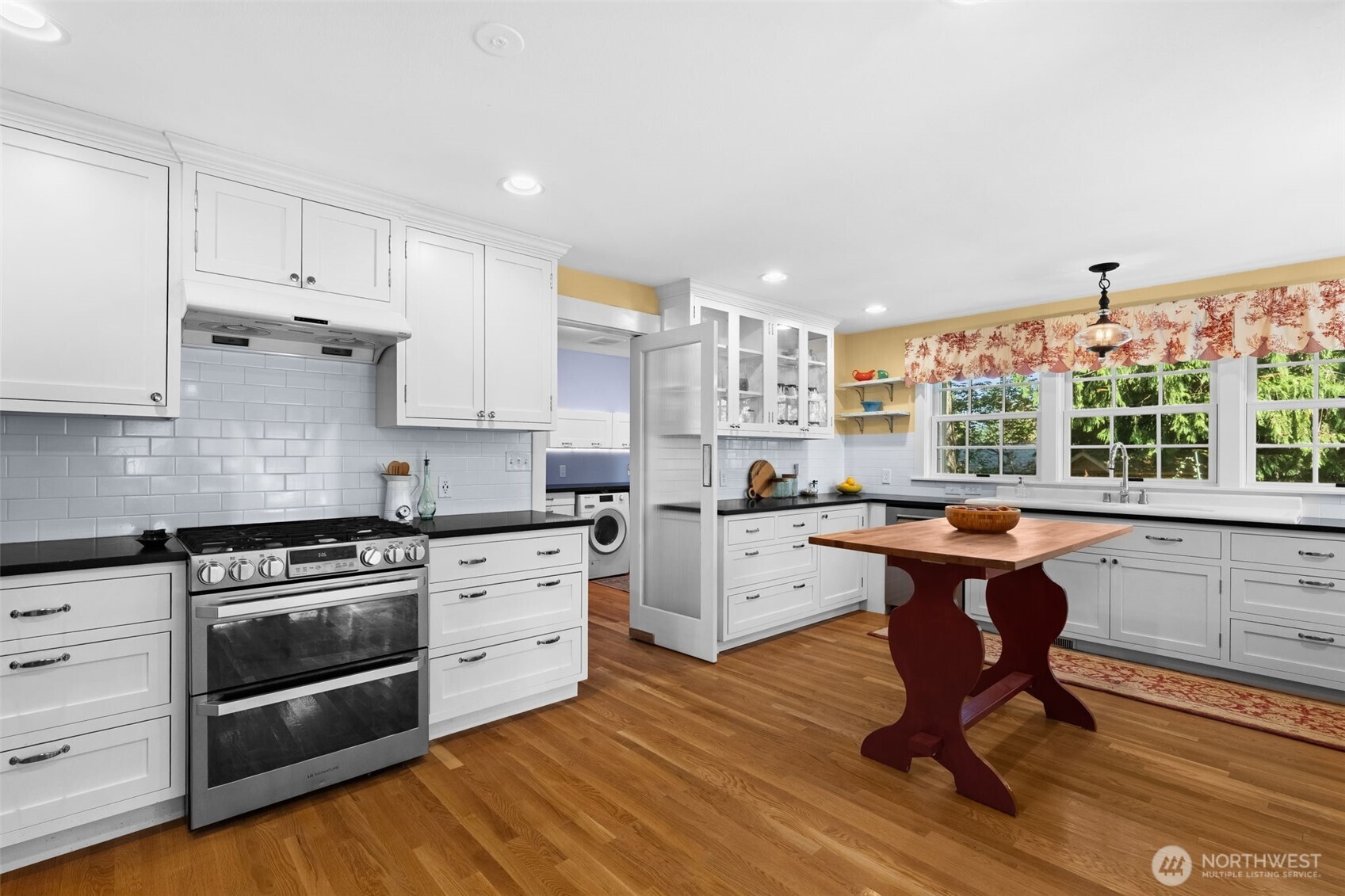 1867 Gossard St Property Photo 8