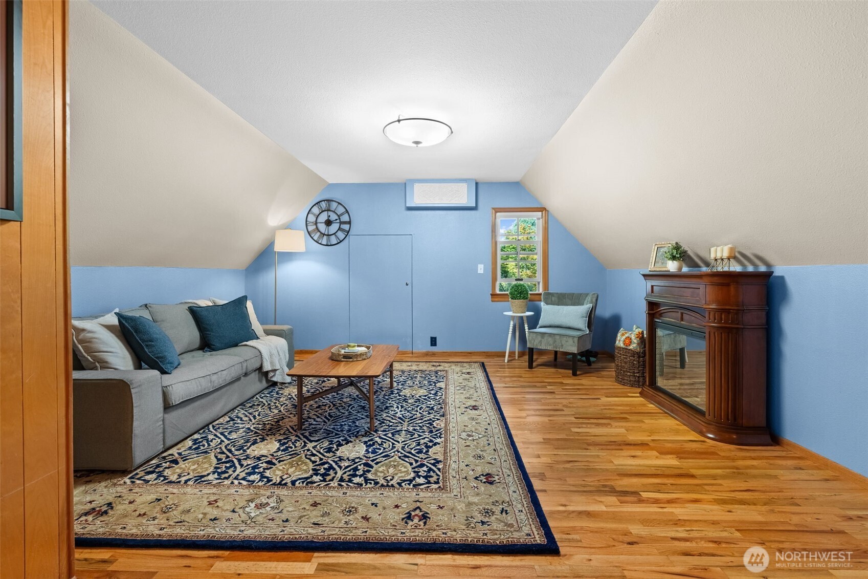 1867 Gossard St Property Photo 20