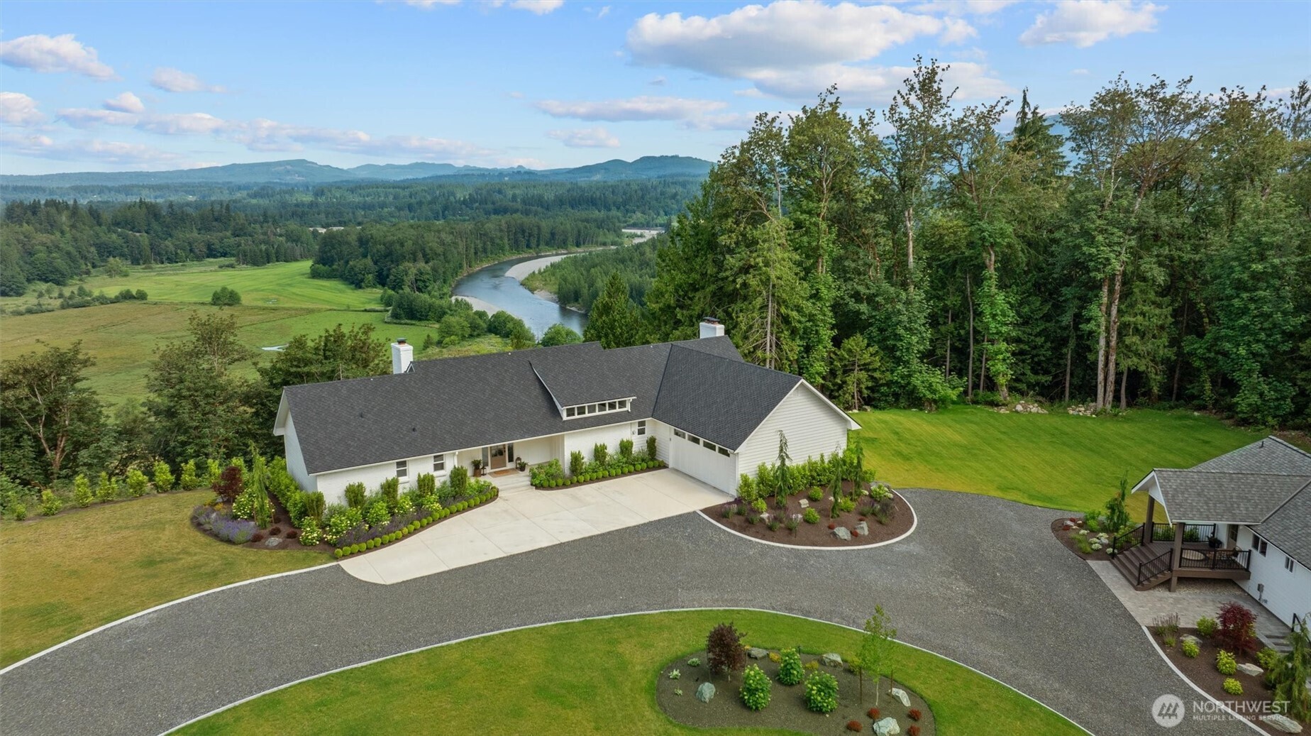 9813 Moran Road Property Photo 4