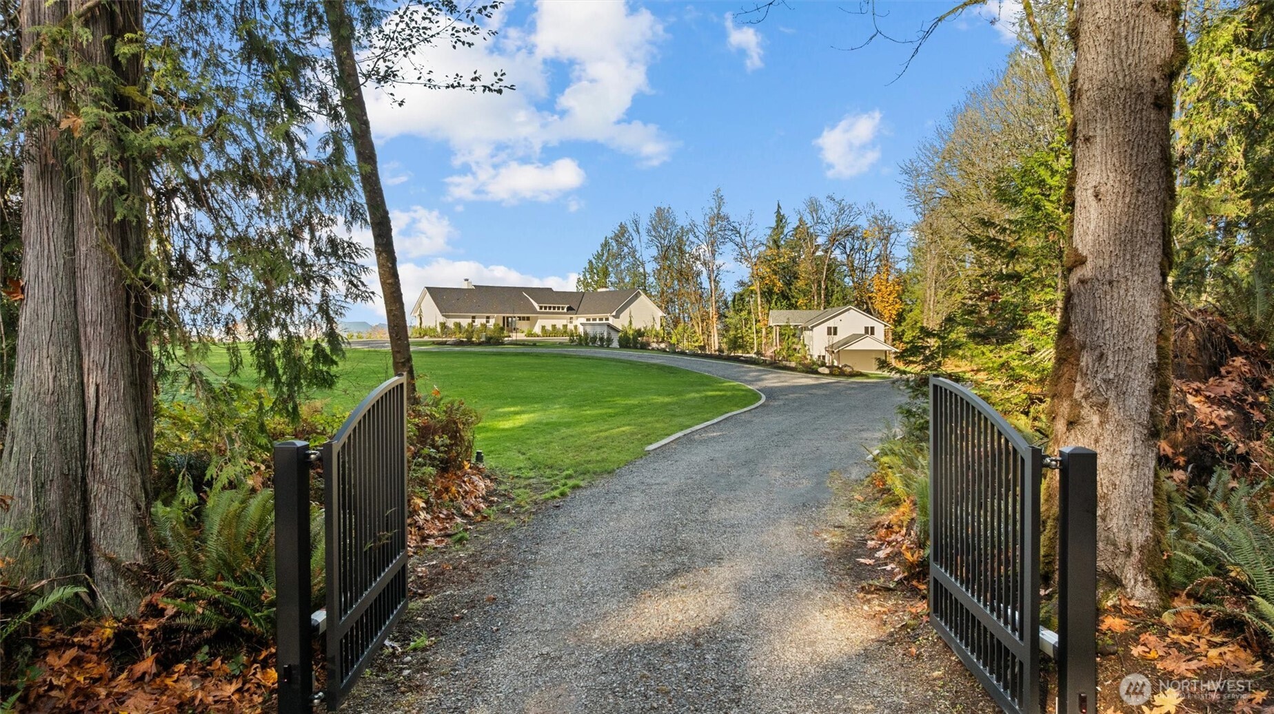 9813 Moran Road Property Photo 7