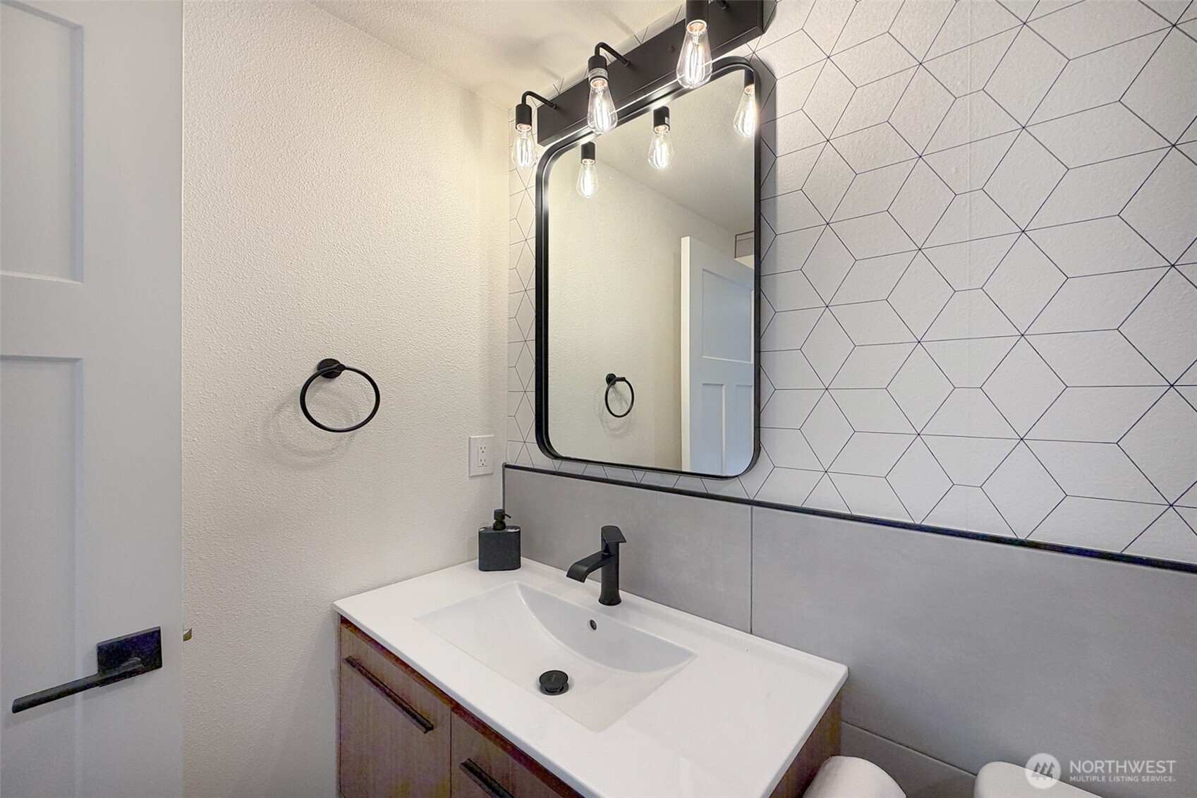 11310 5th Avenue Property Photo 8