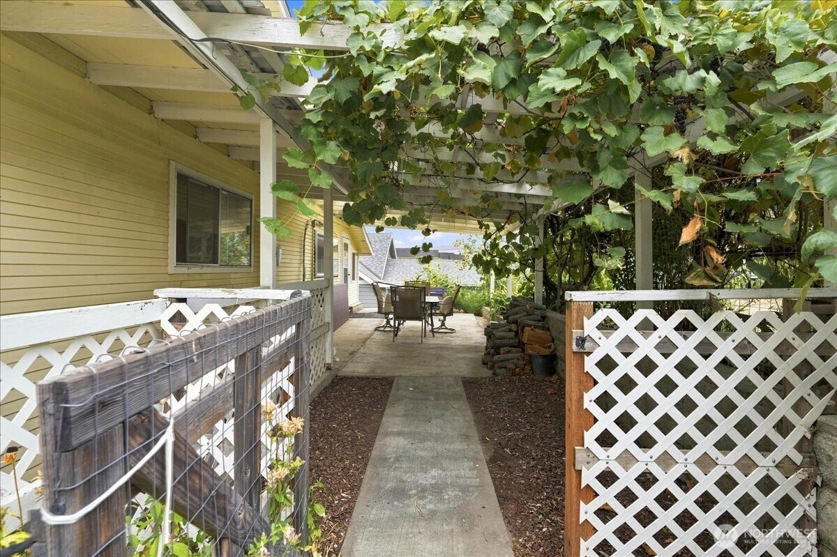 116 E Farnham Avenue Property Photo 17