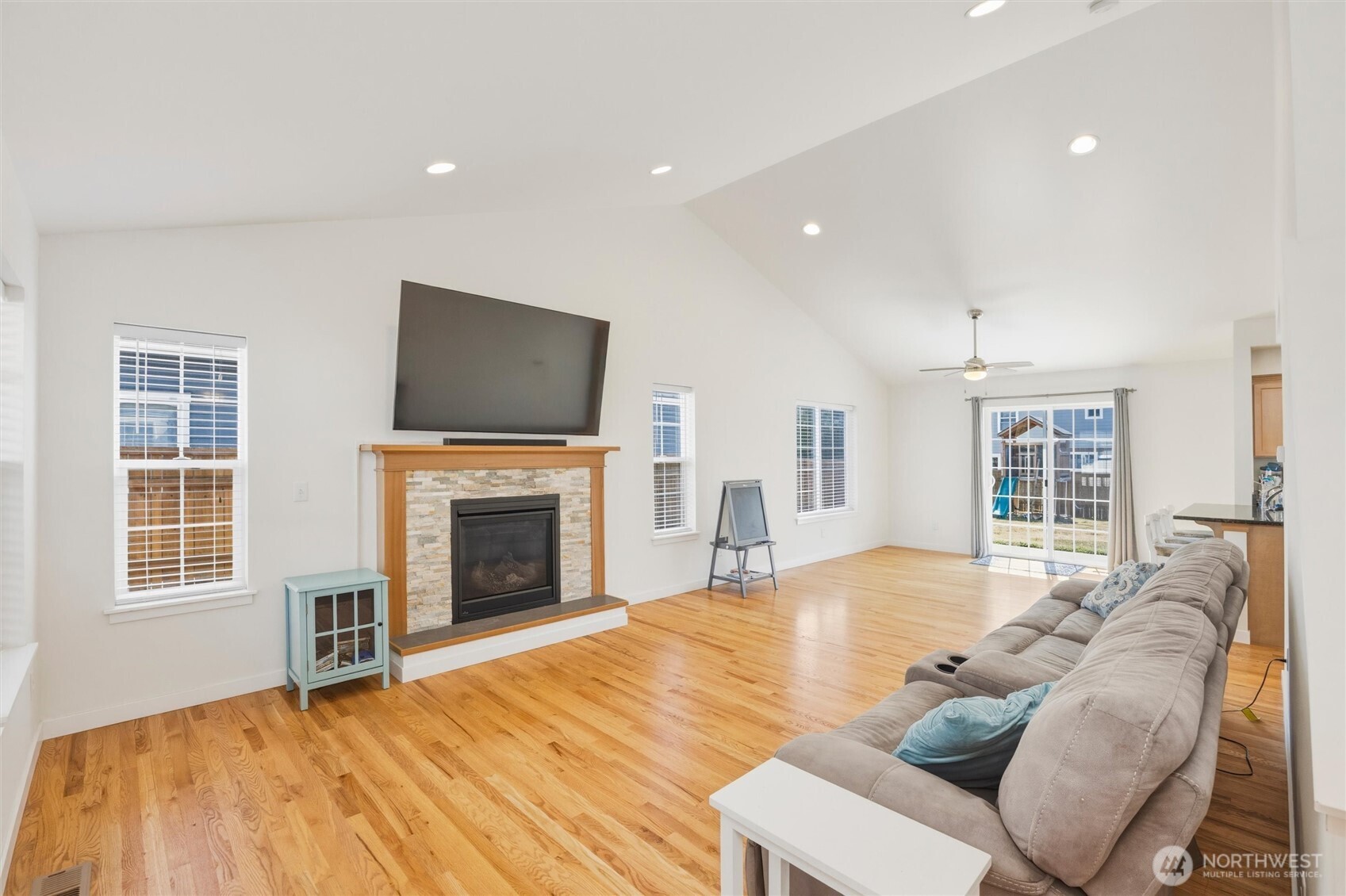 2044 Brome Street Property Photo 5