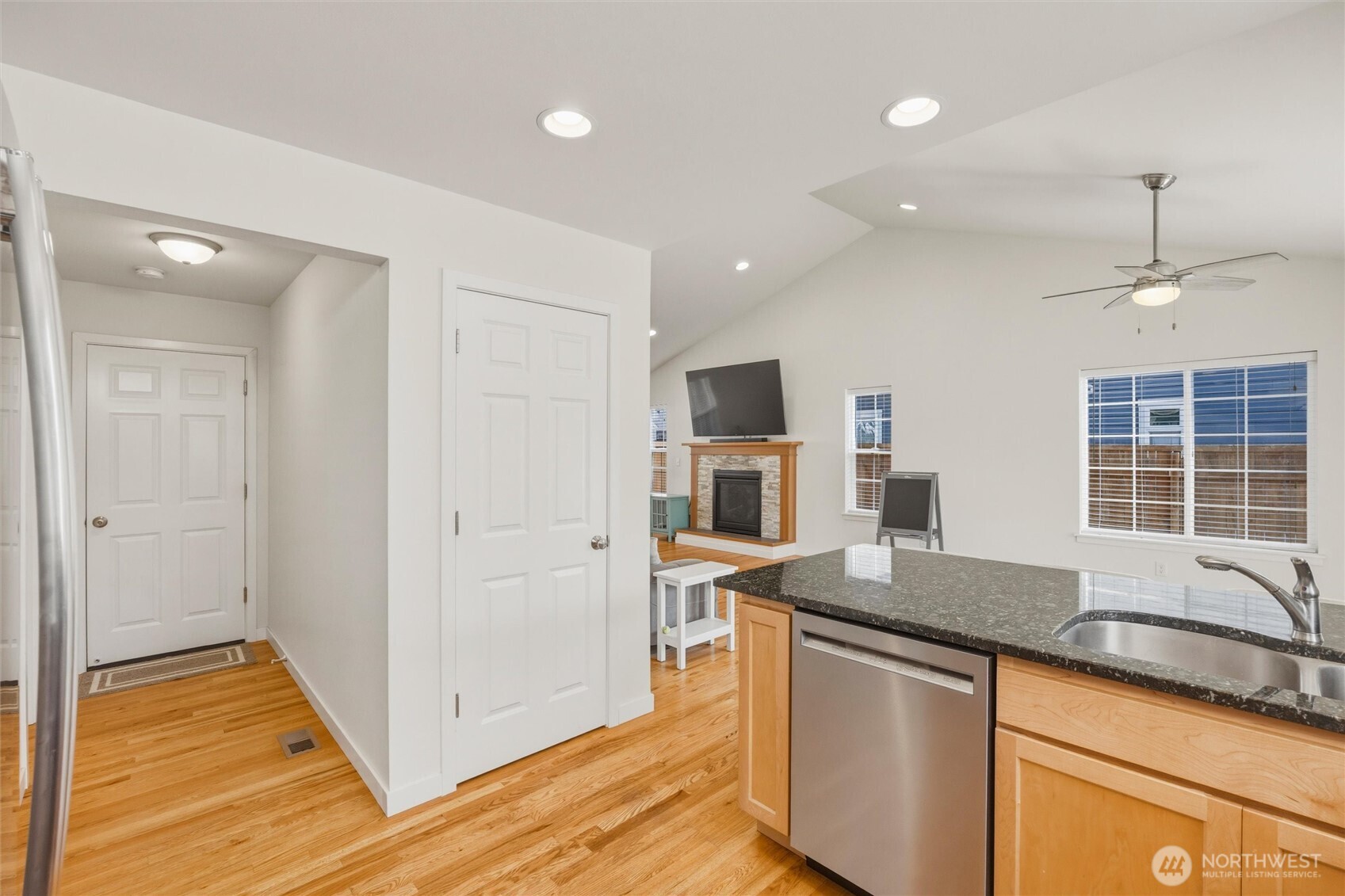 2044 Brome Street Property Photo 11