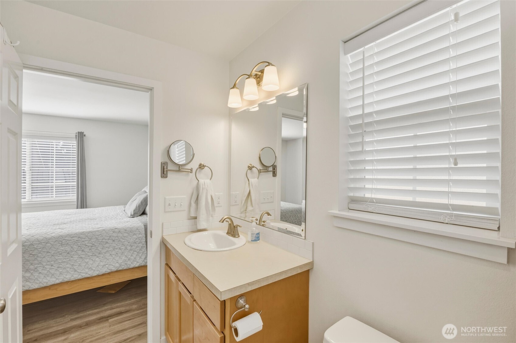 2044 Brome Street Property Photo 20