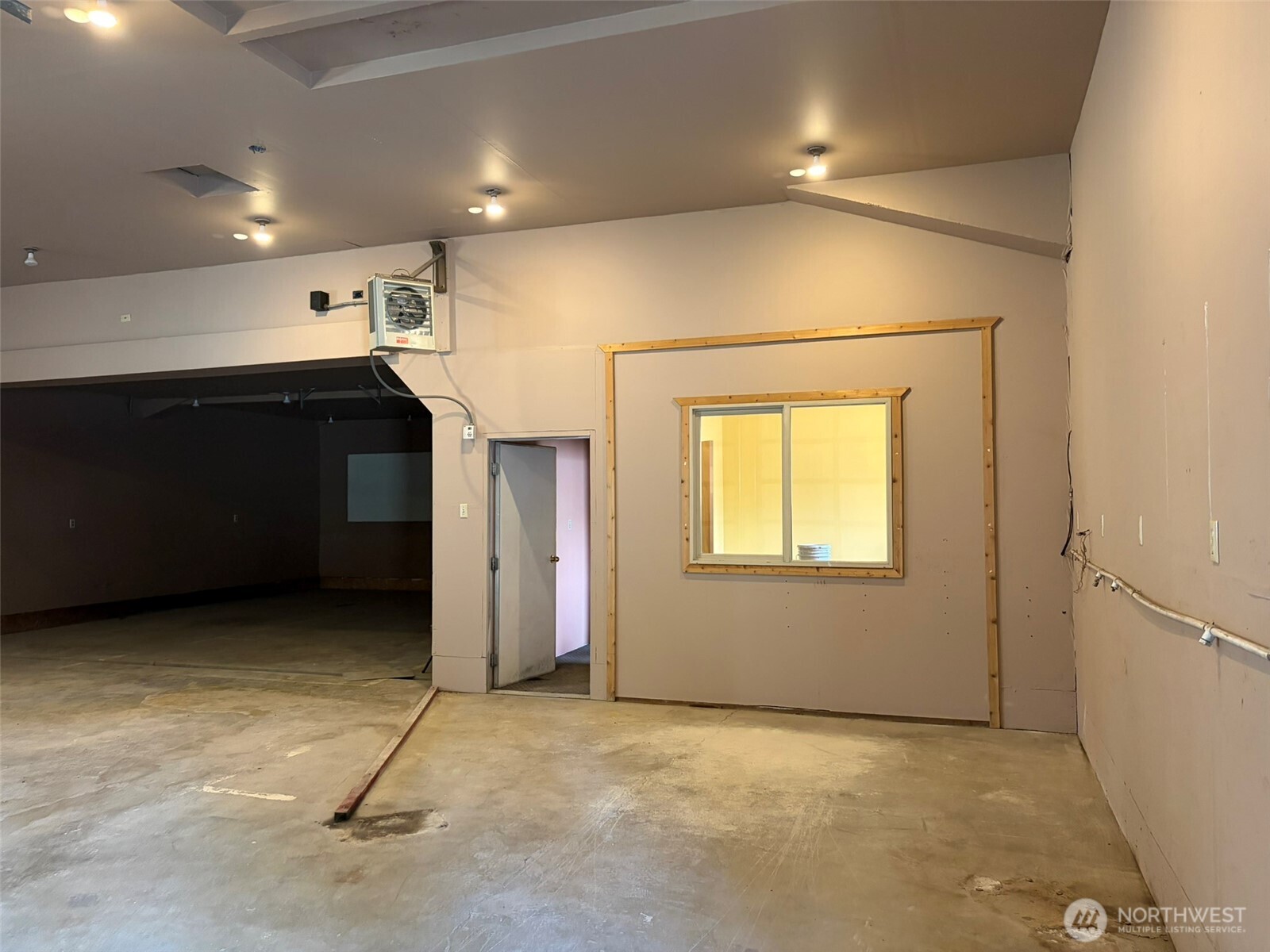 499 W 9th Street Property Photo 32