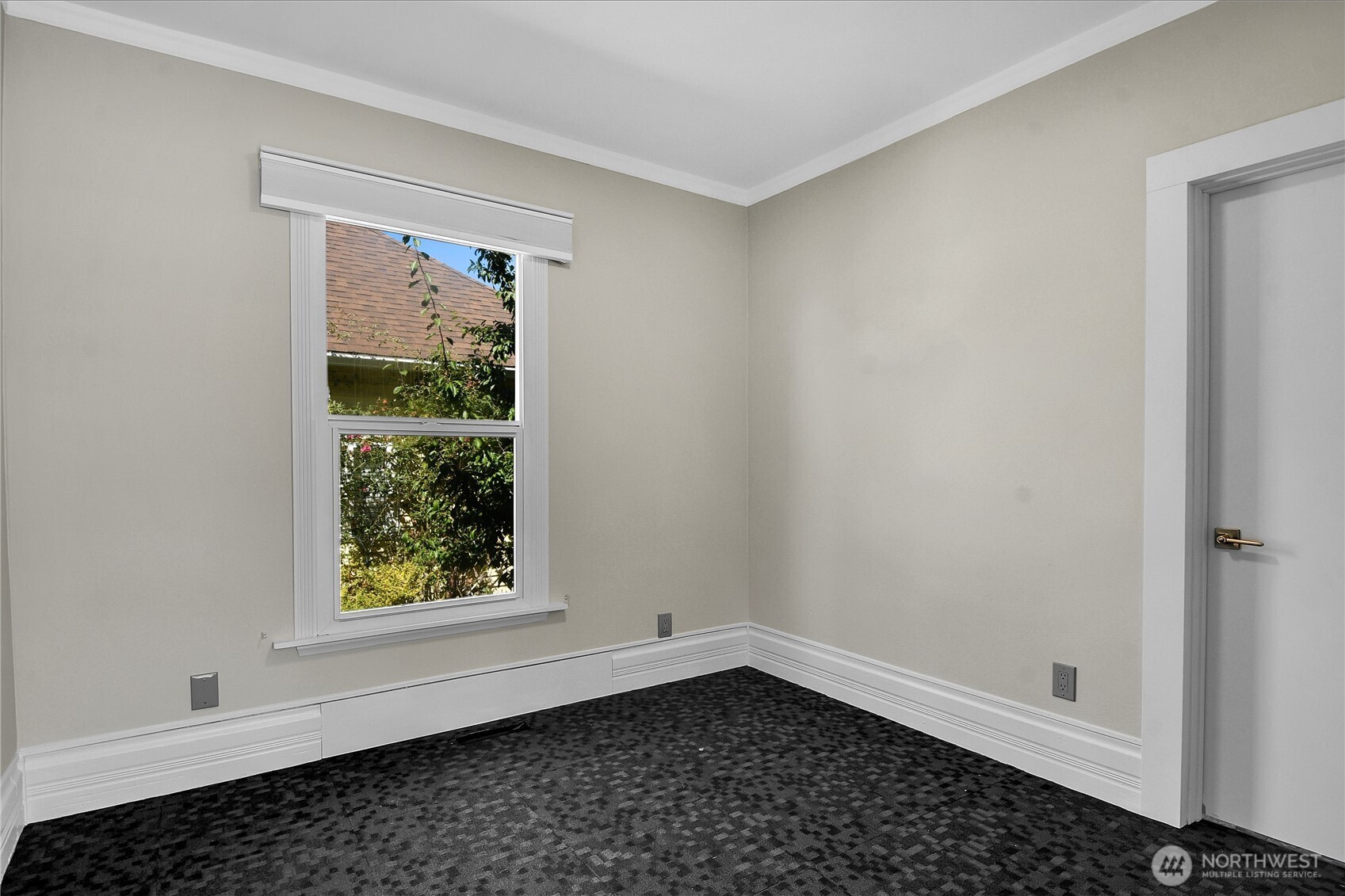 544 S Morris Avenue Property Photo 6