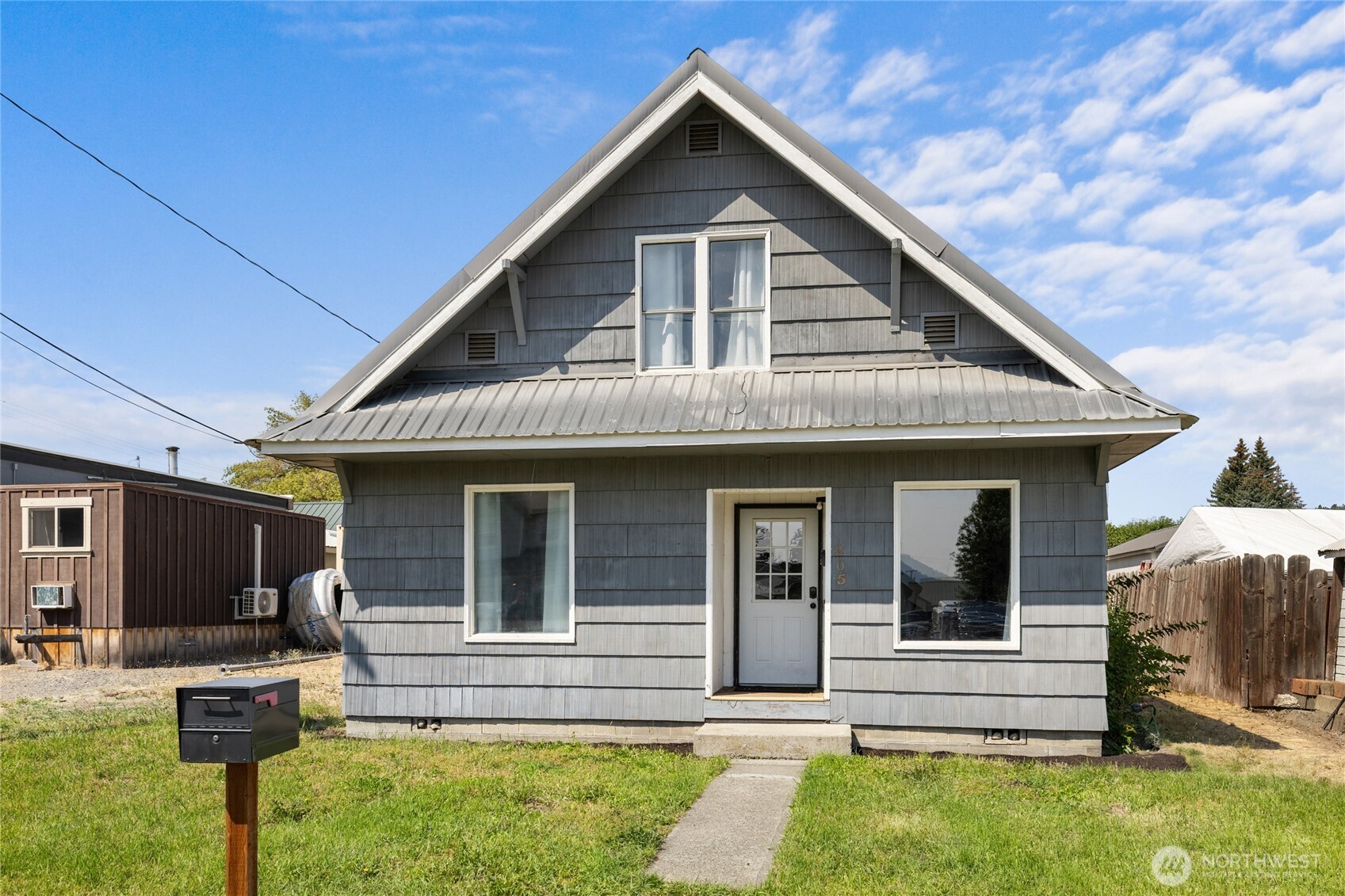 205 Yakima Ave Property Photo 1