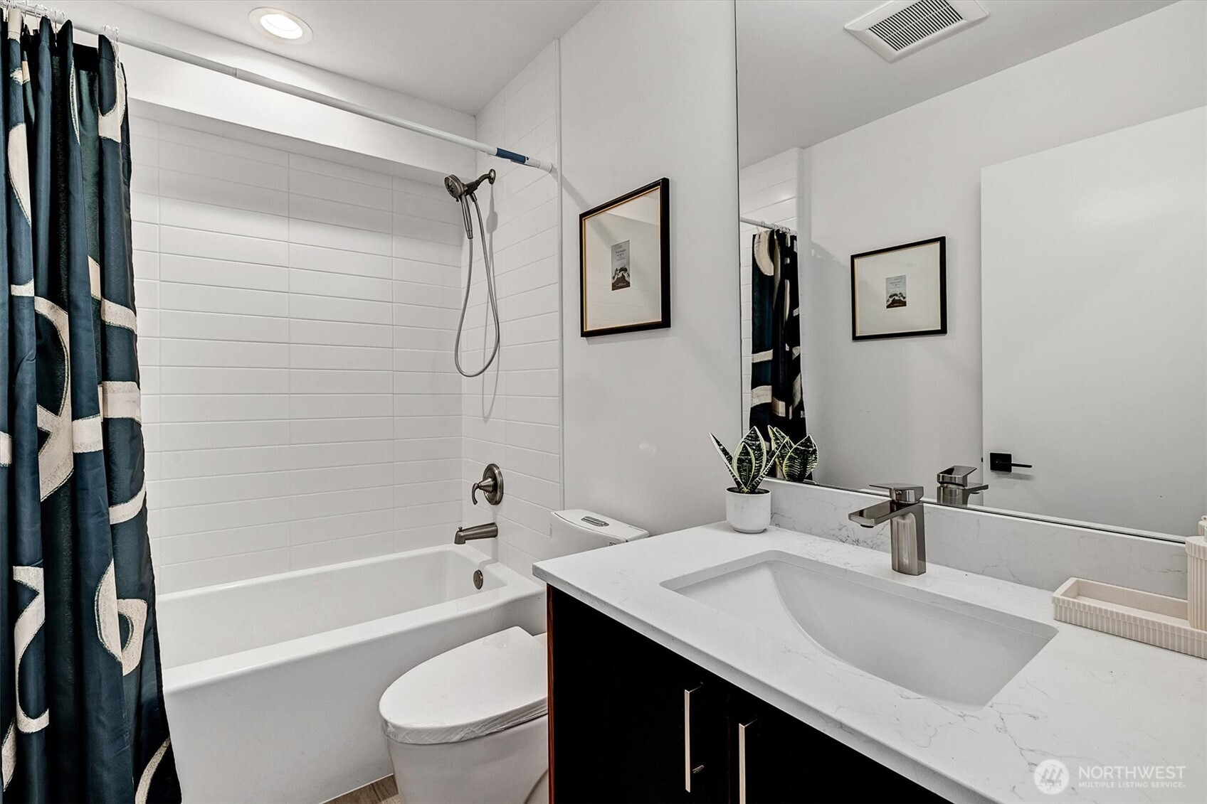 1227 E Roy Street Property Photo 7