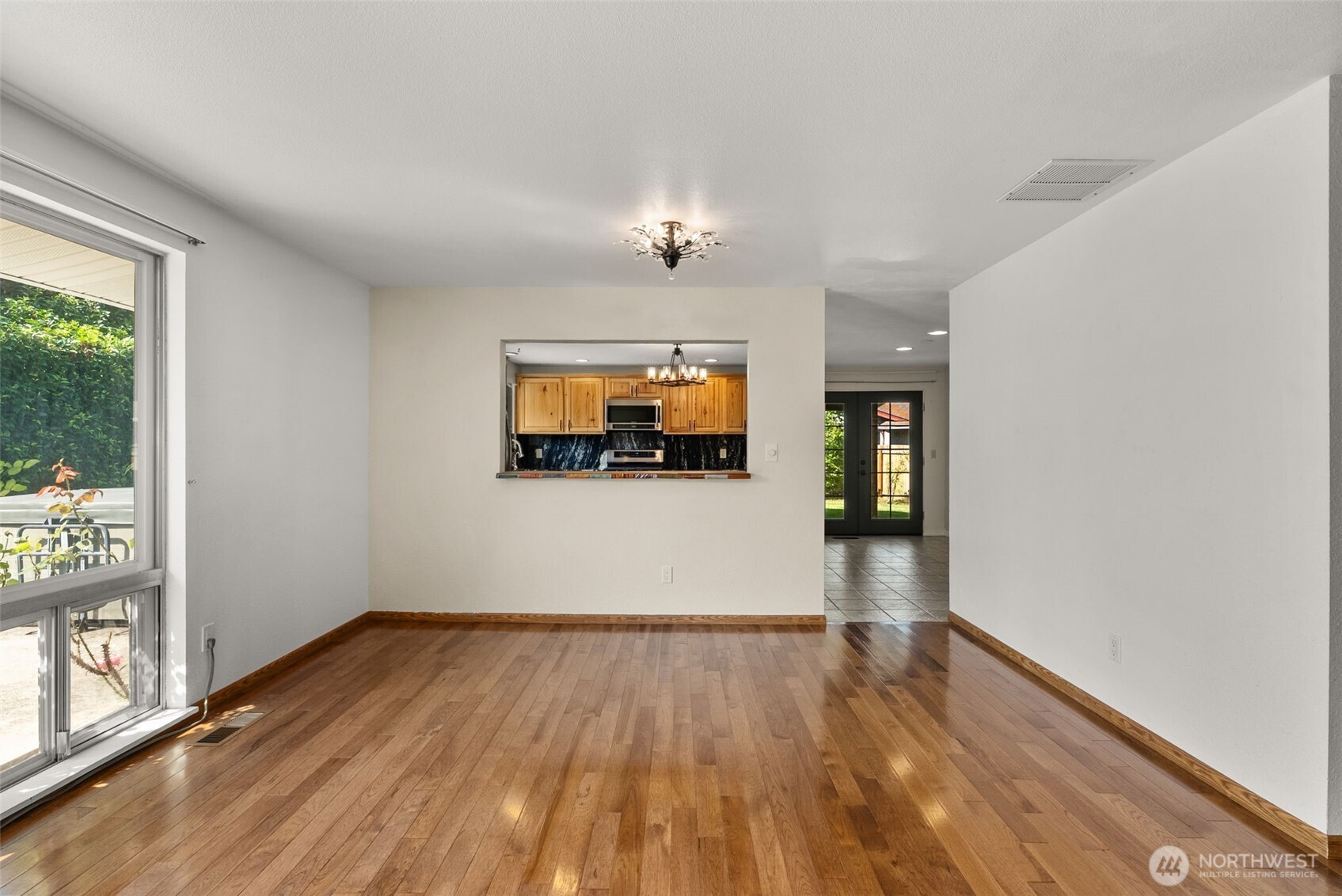 2011 Baker Terrace Property Photo 6