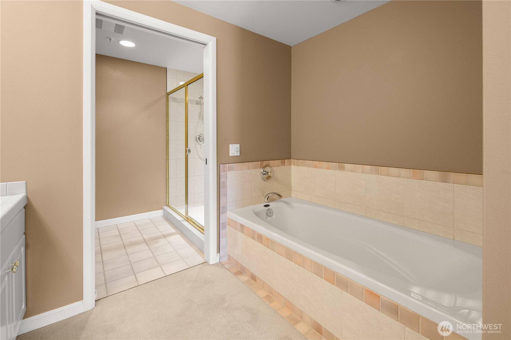 3300 Meridian Avenue 302 Property Photo 17