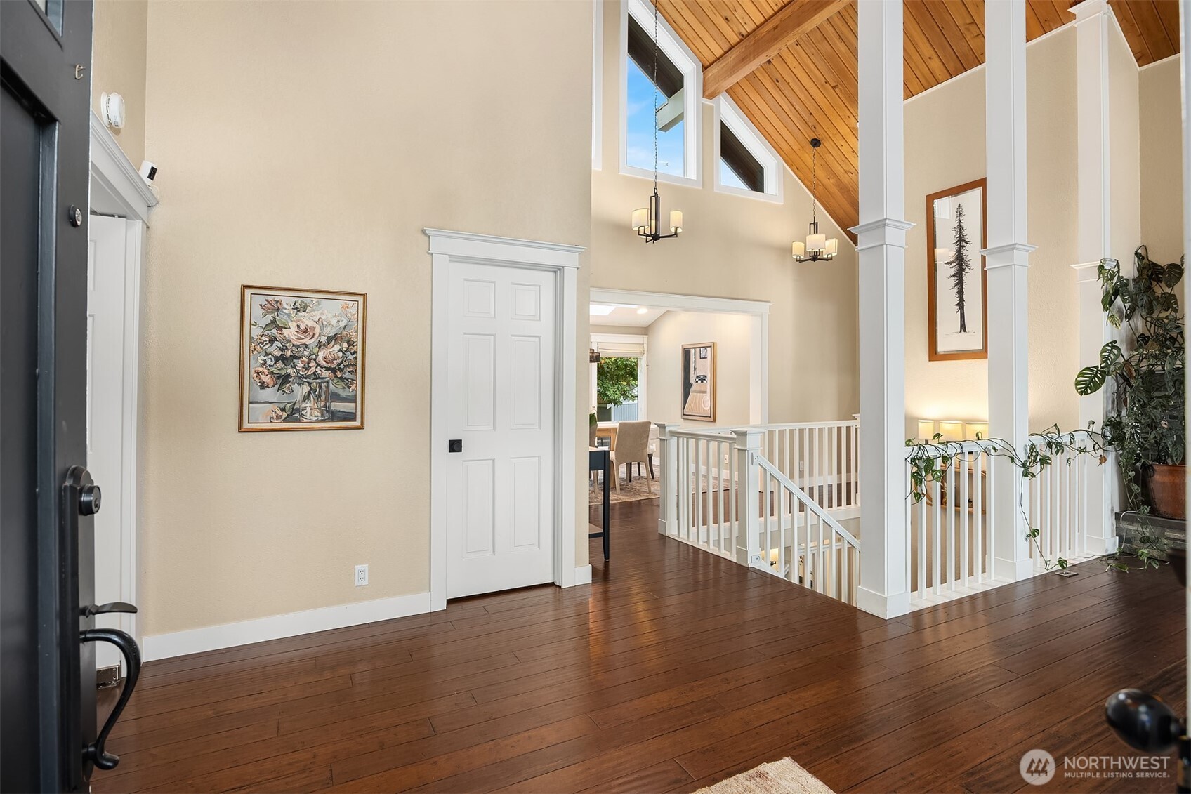1542 10th Place Property Photo 2