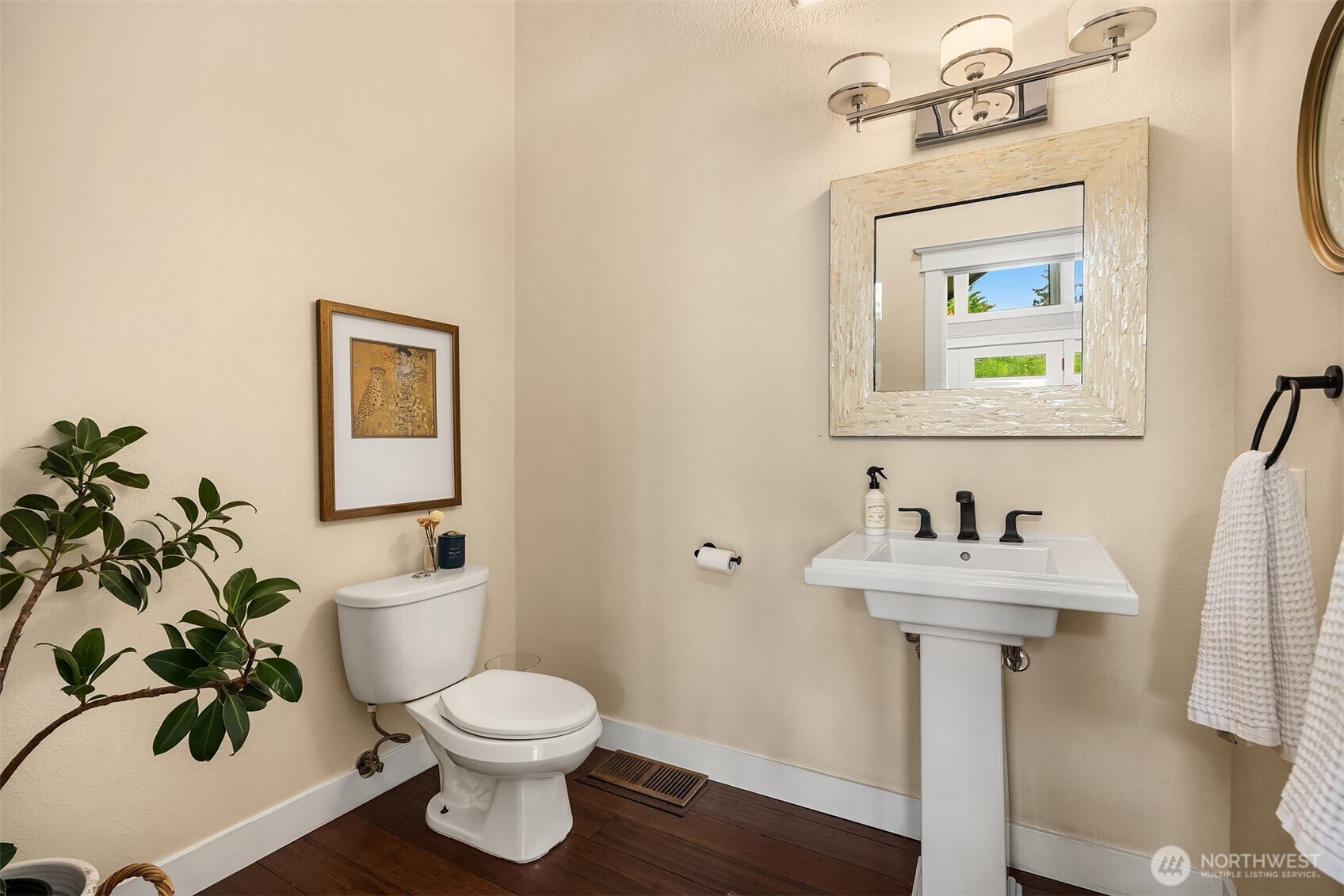 1542 10th Place Property Photo 15
