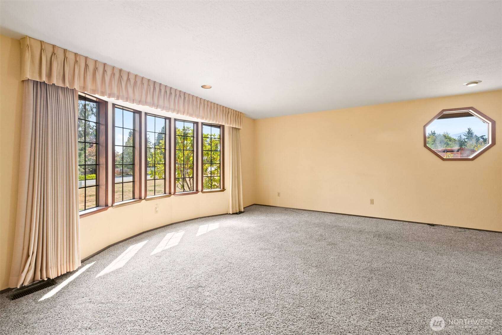 252 View Ridge Drive Property Photo 5