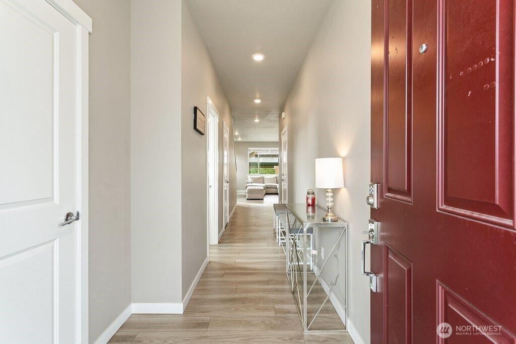939 Vine Maple Street Property Photo 3