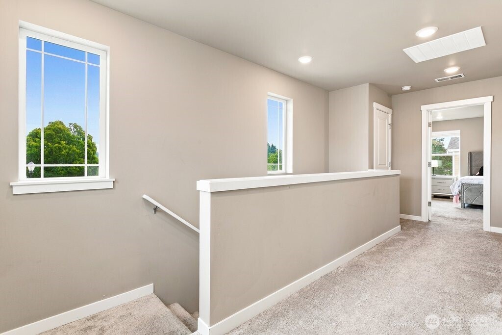 939 Vine Maple Street Property Photo 11