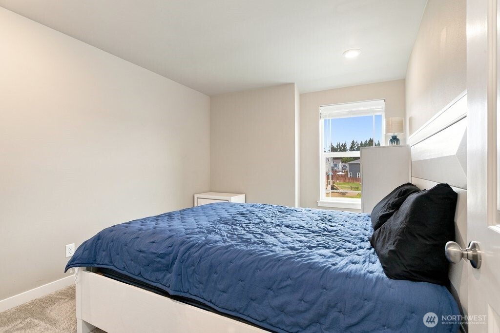 939 Vine Maple Street Property Photo 18