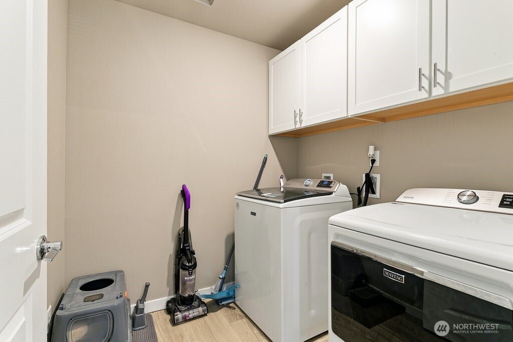 939 Vine Maple Street Property Photo 22
