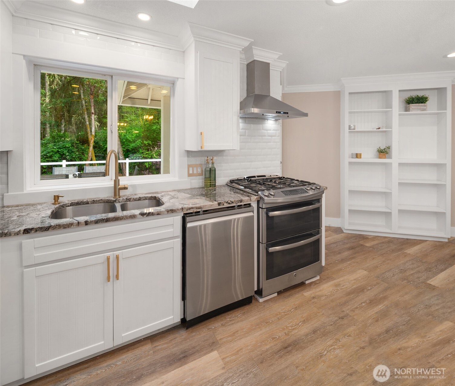 10516 36th Street Ct Property Photo 10