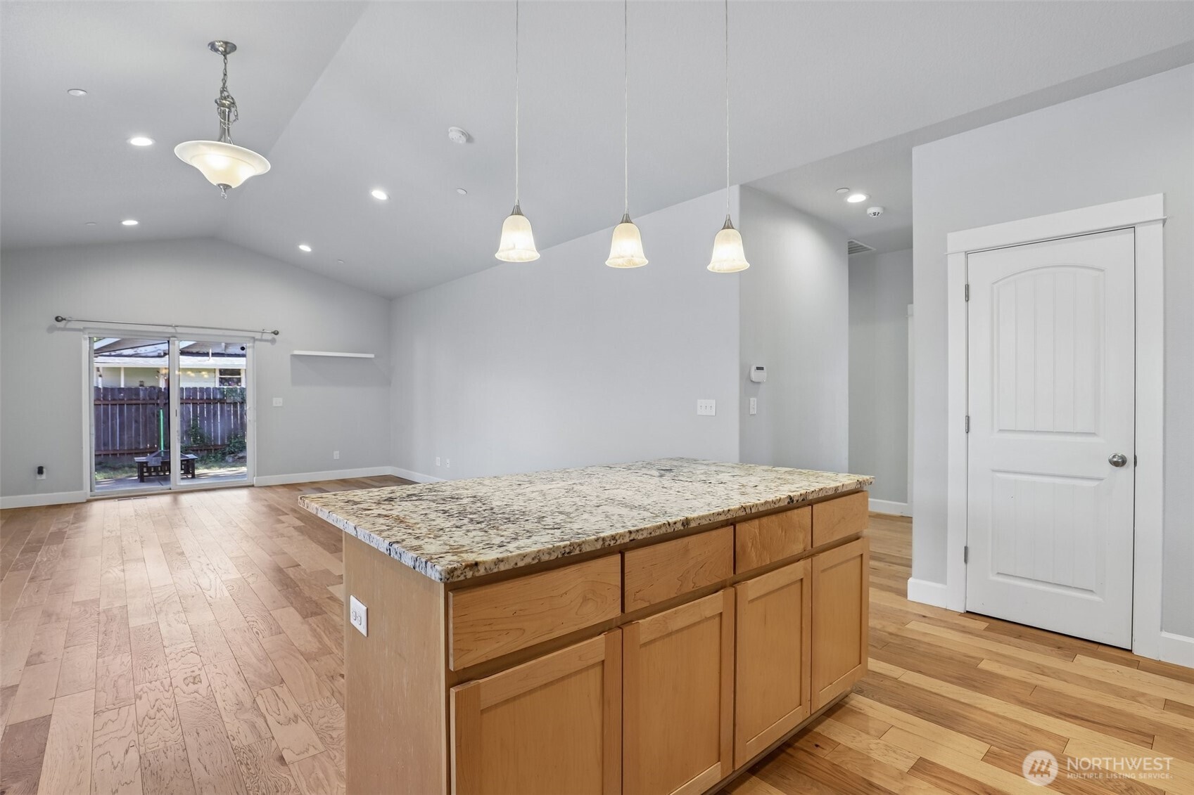 640 Se Sumner Street Property Photo 13