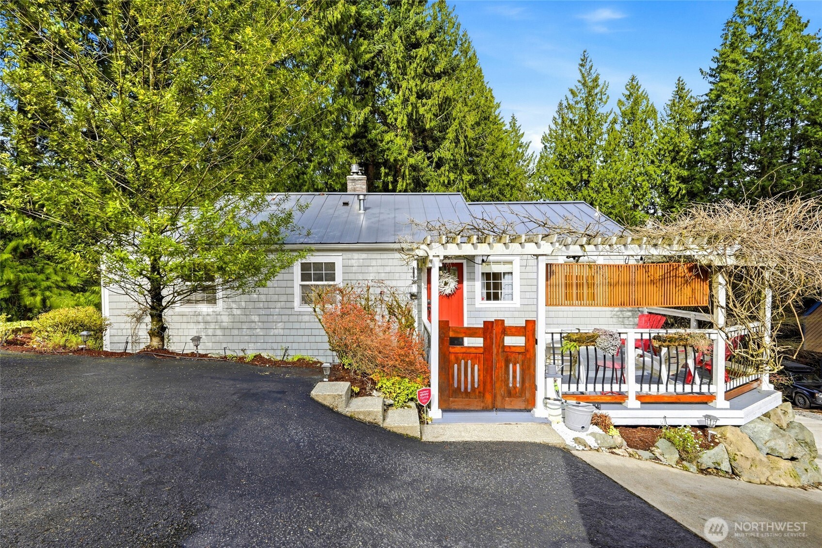 16714 SE Newport Way Property Photo 1