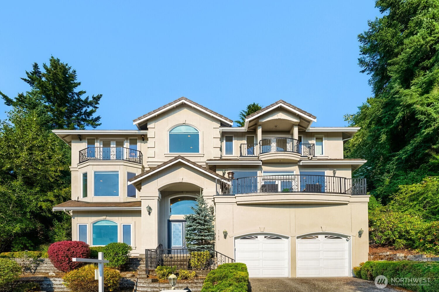 4736 134th Place Property Photo 4